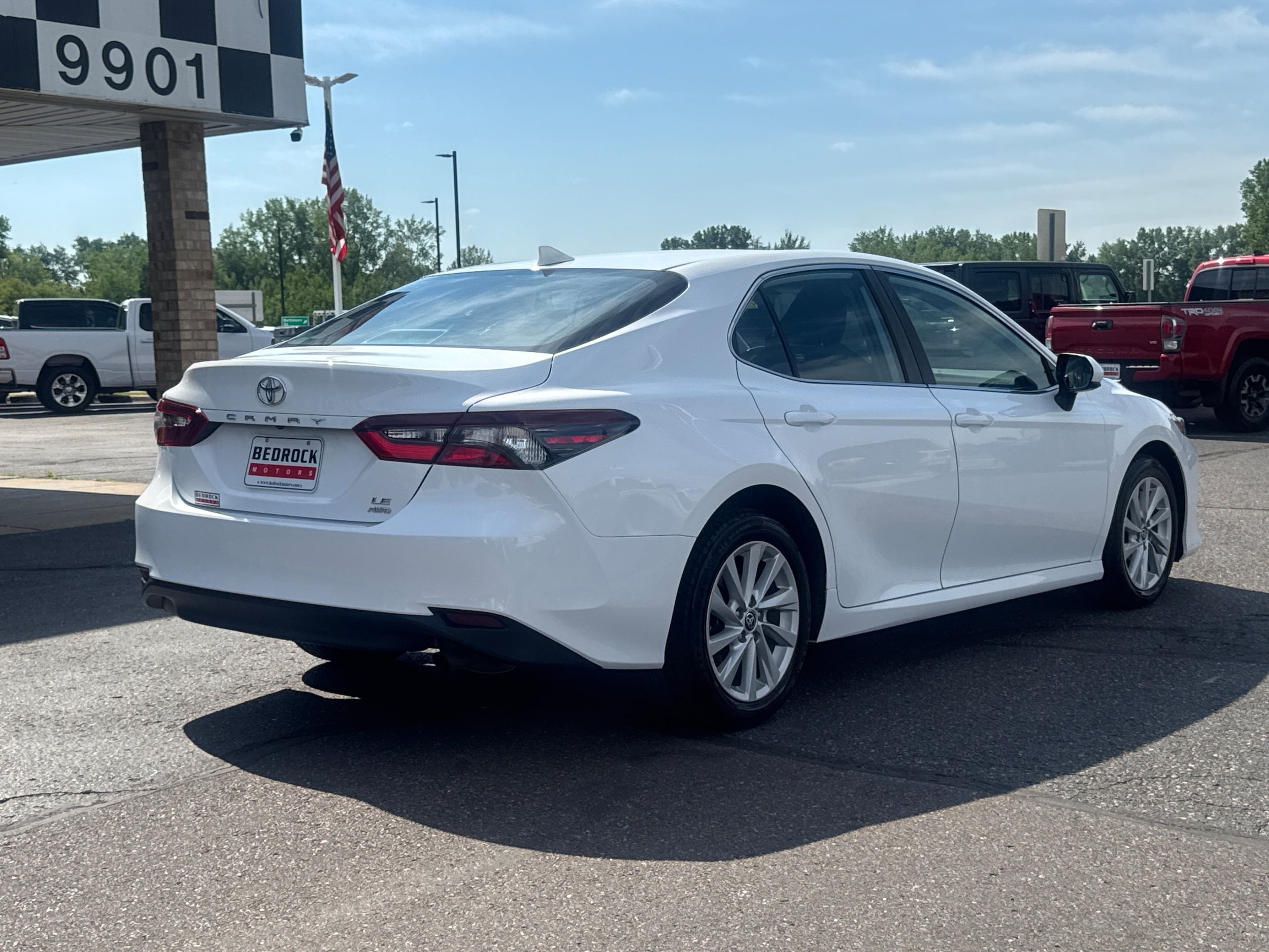 2022 Toyota Camry LE - Photo 7
