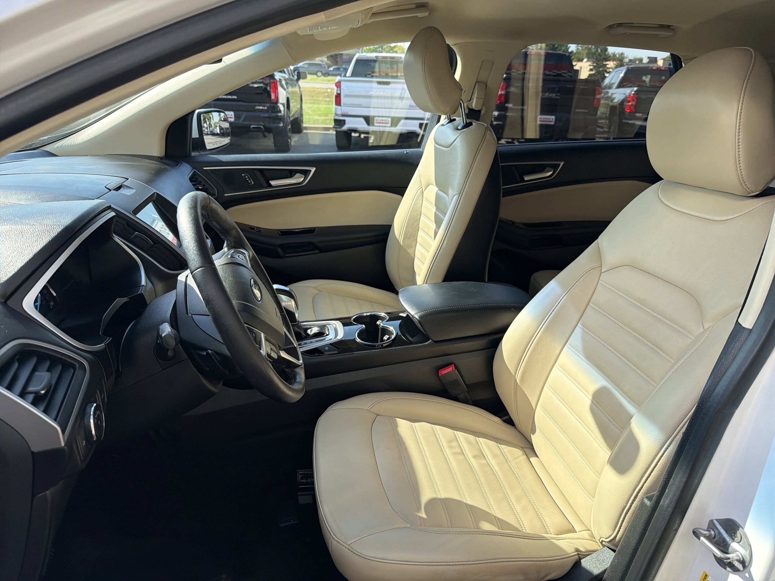 2018 Ford Edge SEL photo 2