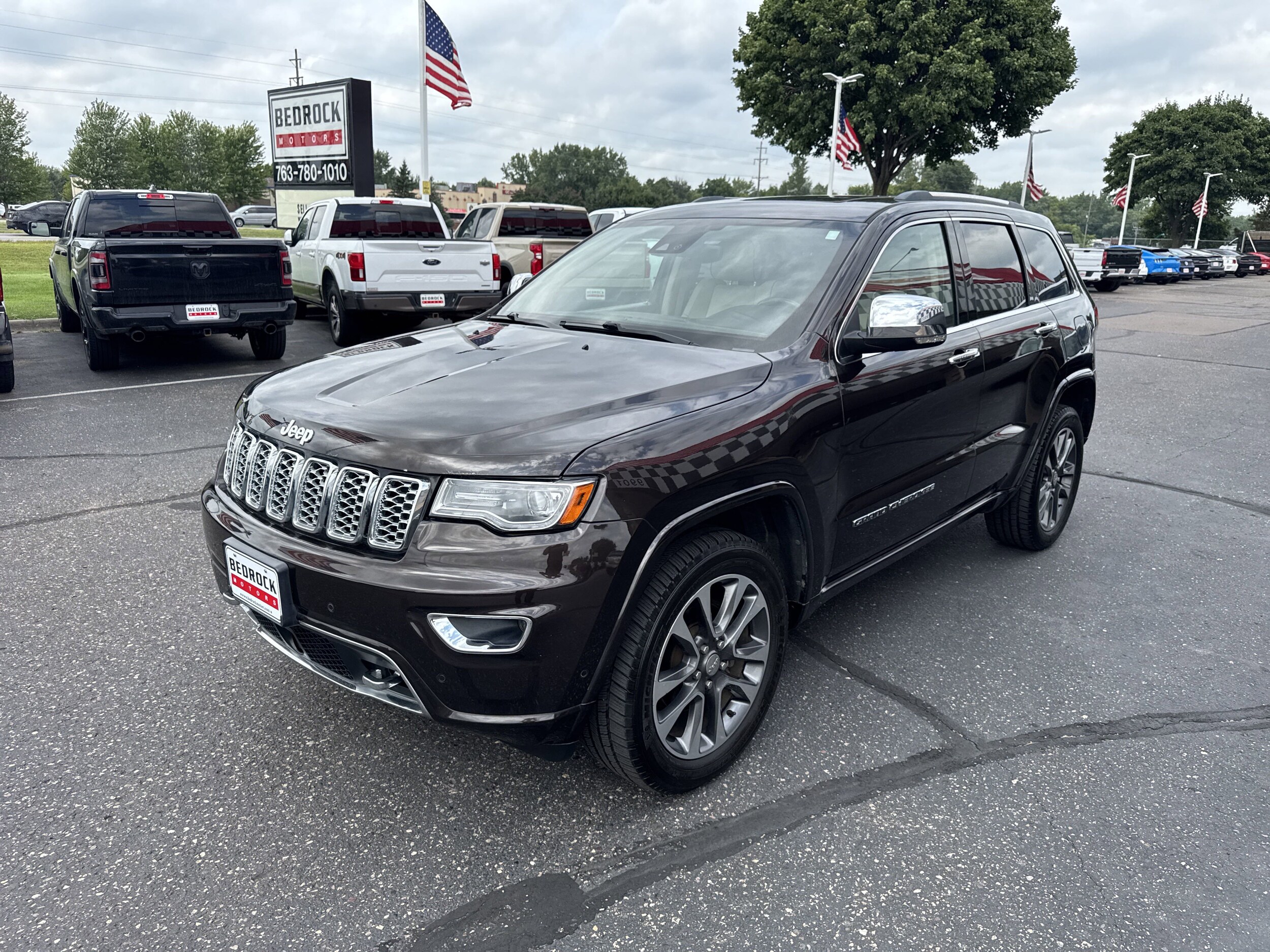2017 Jeep Grand Cherokee Overland photo 2