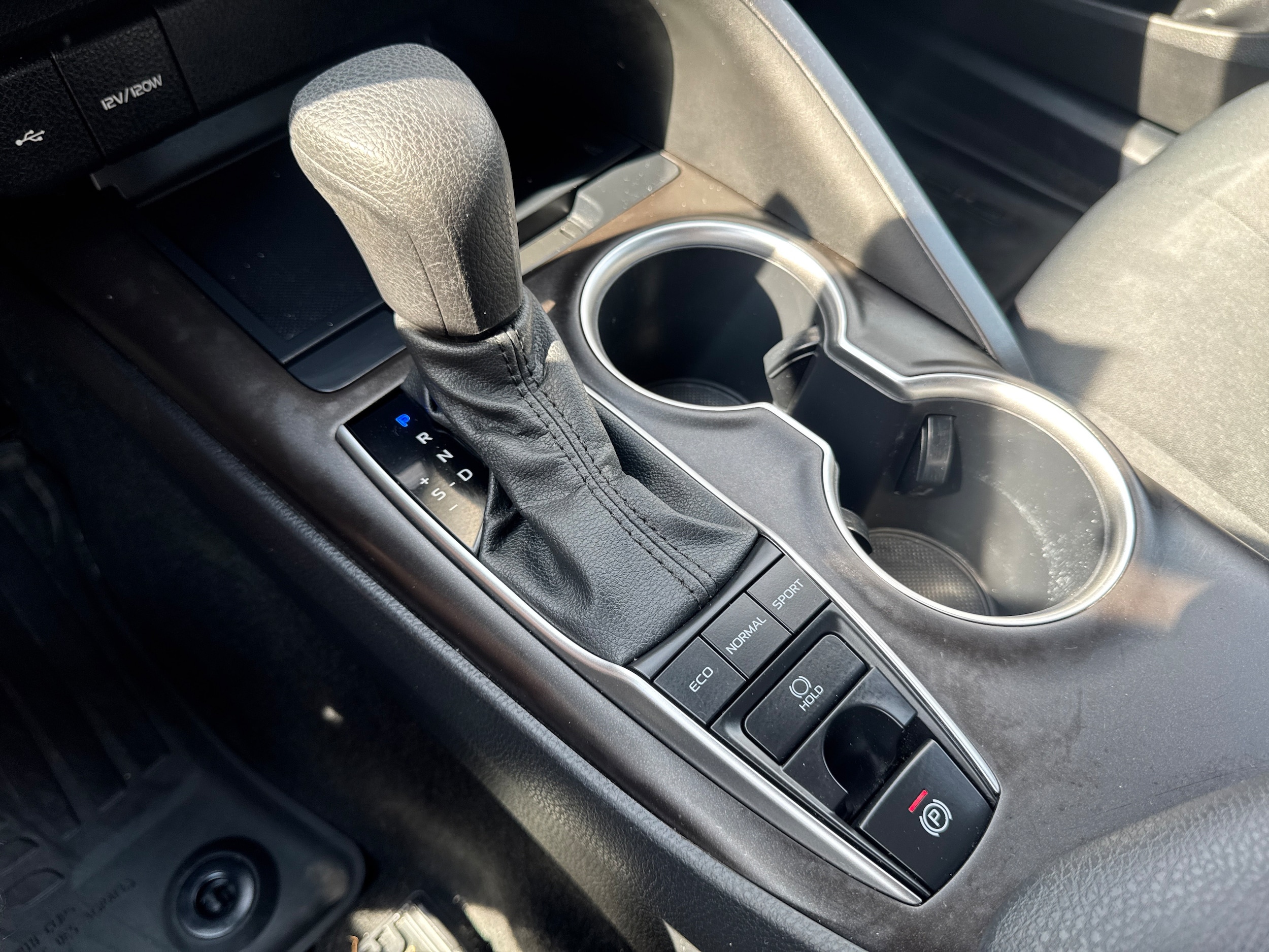 2022 Toyota Camry LE - Photo 21