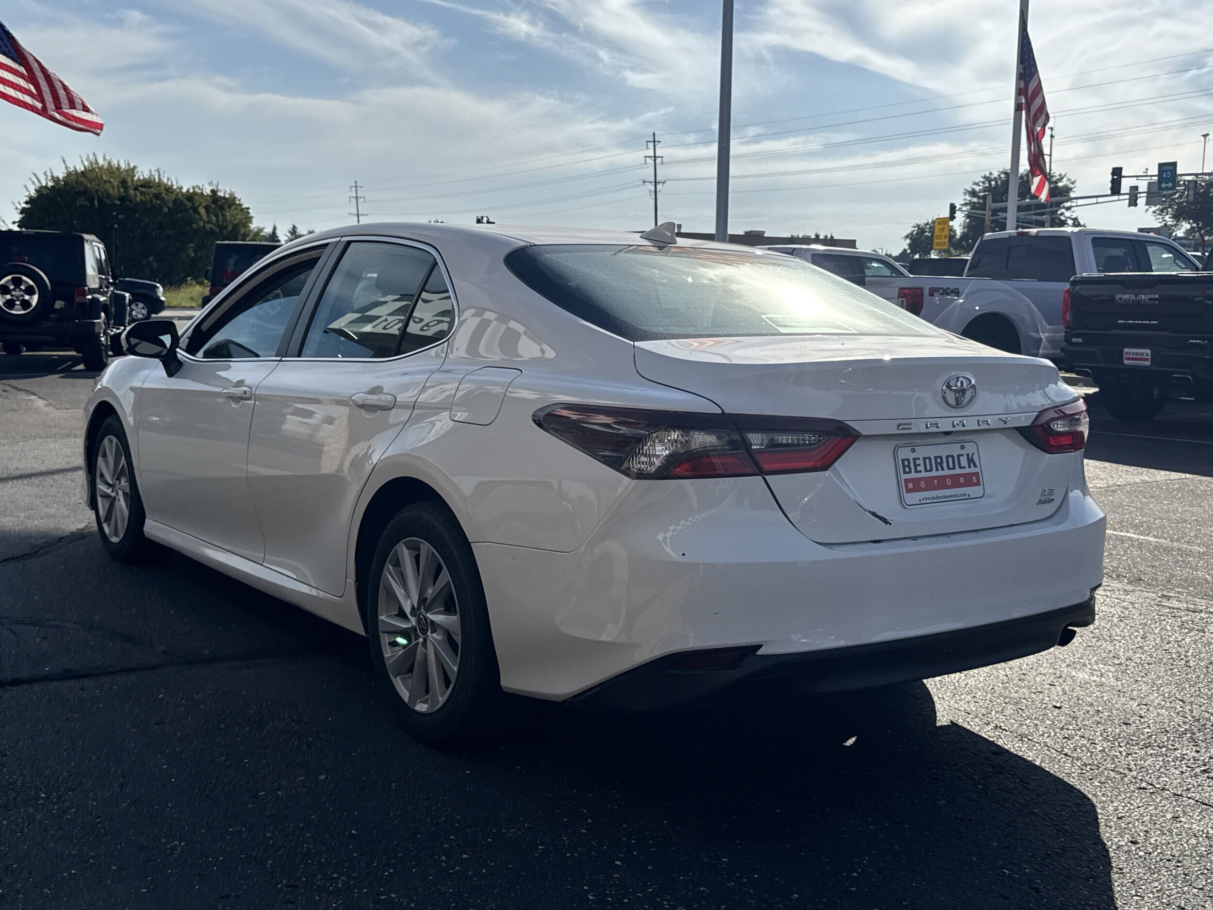 2021 Toyota Camry LE photo 2