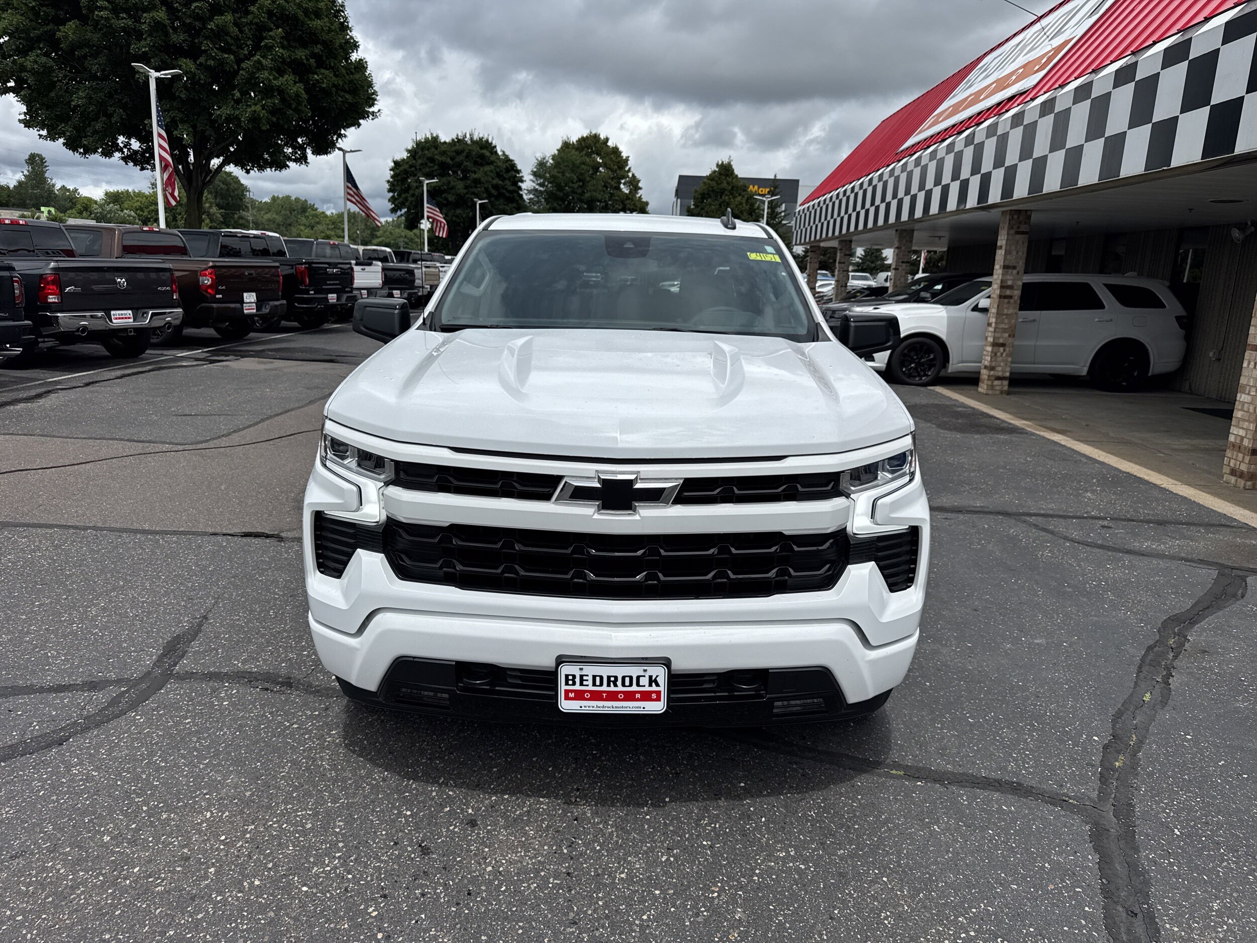 2023 Chevrolet Silverado 1500 RST photo 2