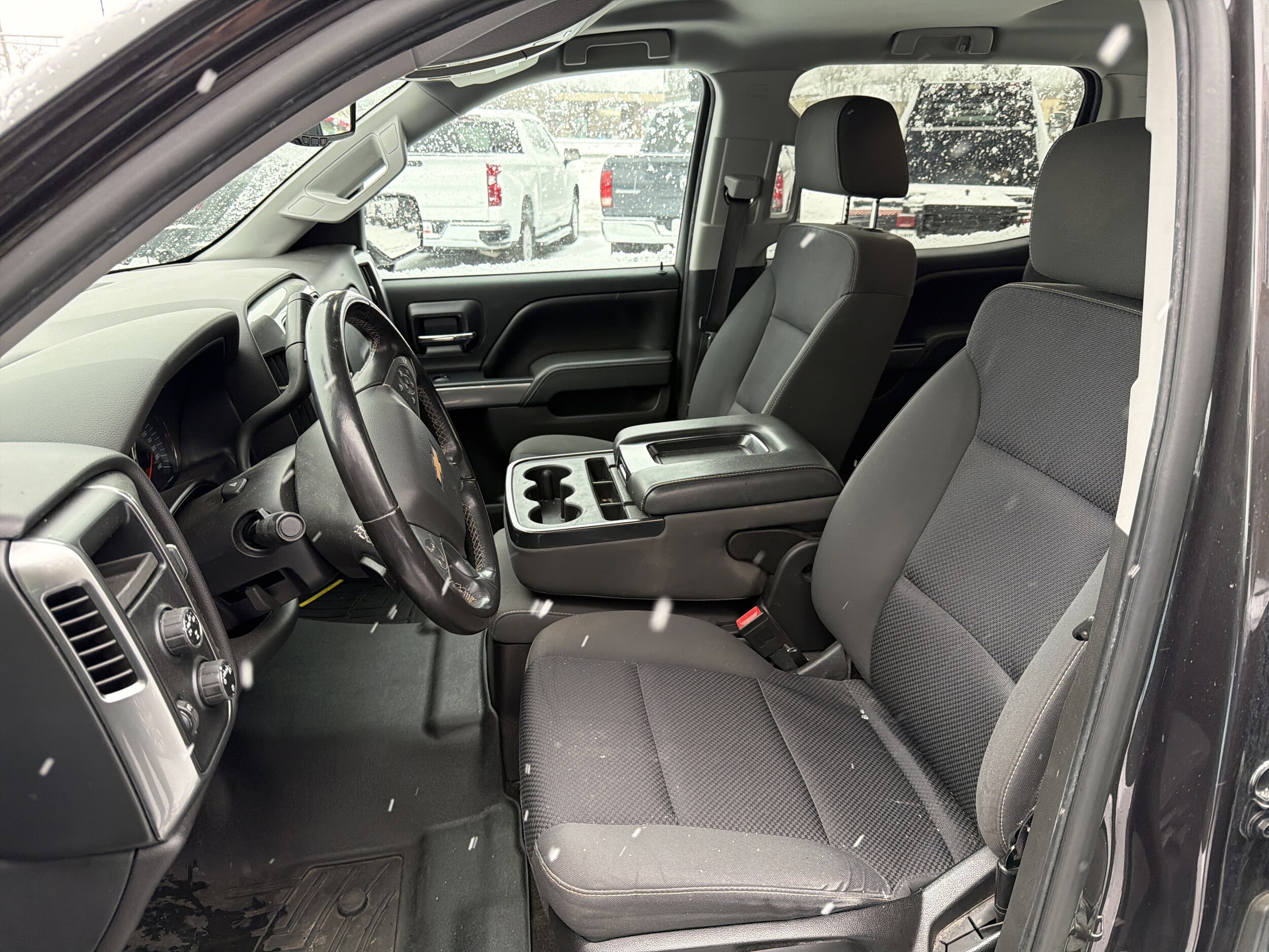 2016 Chevrolet Silverado 1500 LT photo 3