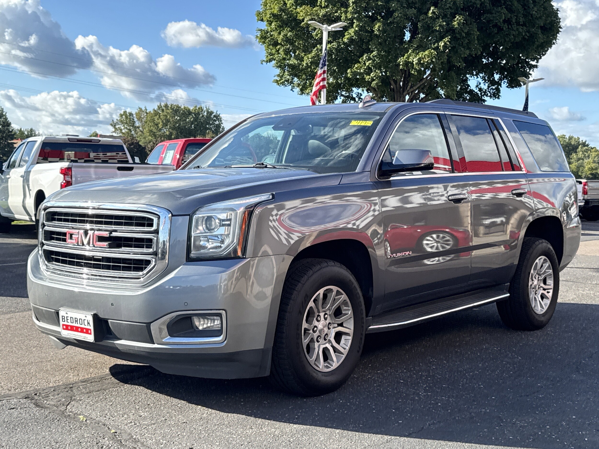 2019 Gmc Yukon SLT photo 3