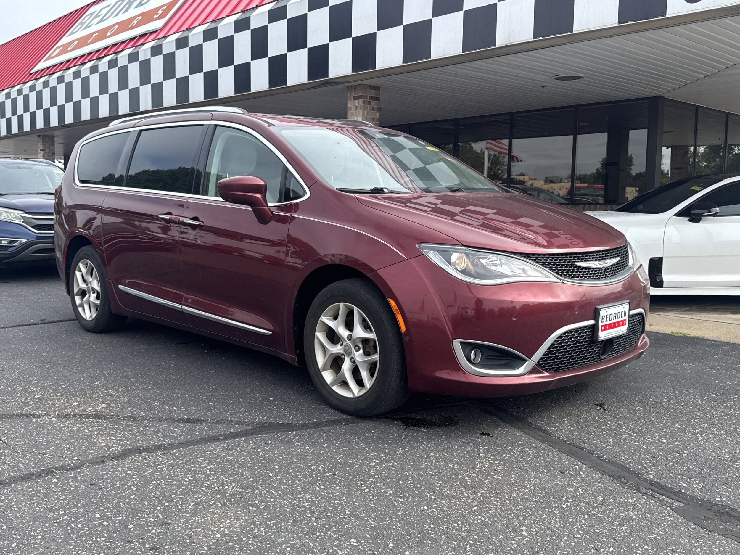 2018 Chrysler Pacifica Touring Plus photo 2