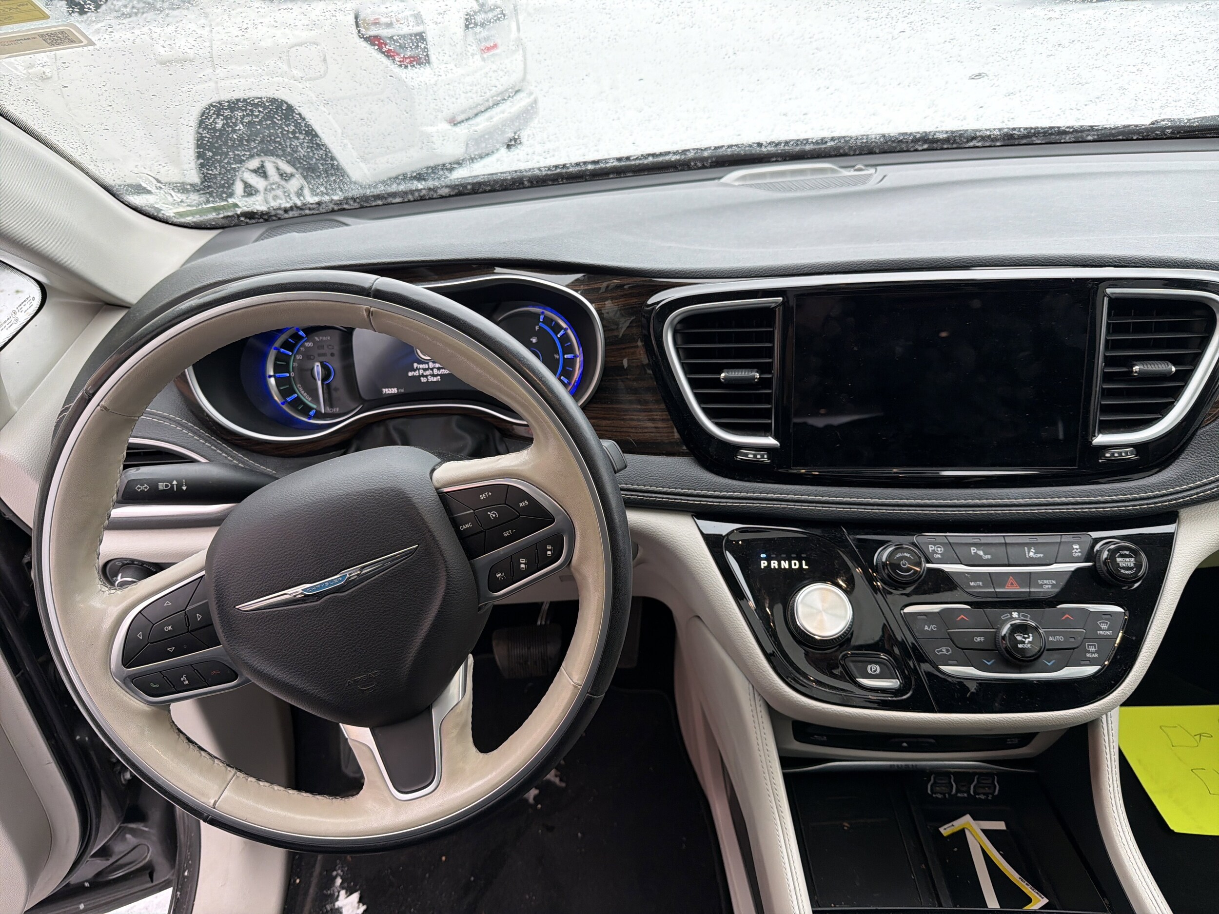 2021 Chrysler Pacifica Hybrid Limited photo 2