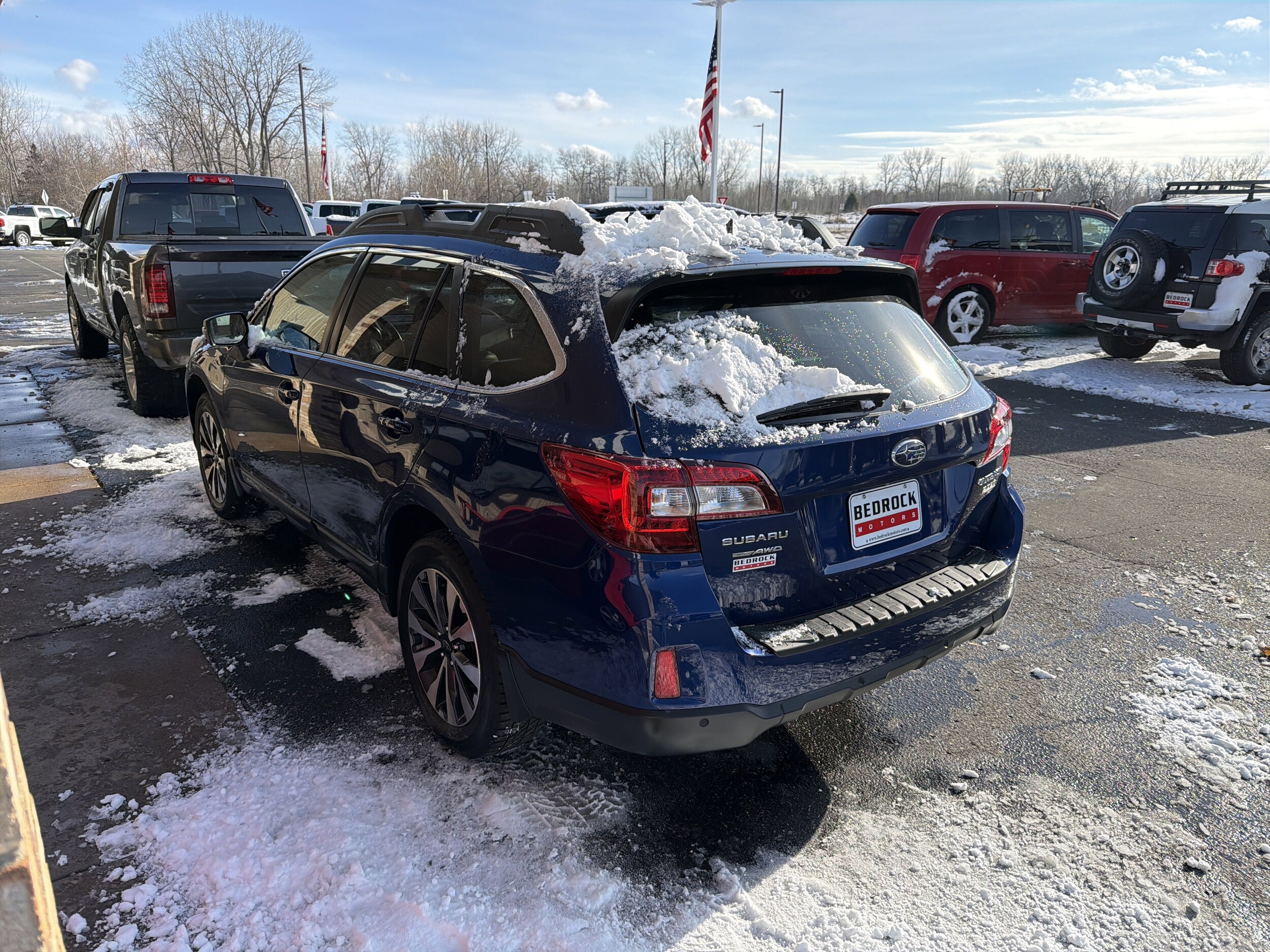 2017 Subaru Outback 2.5i Limited photo 2