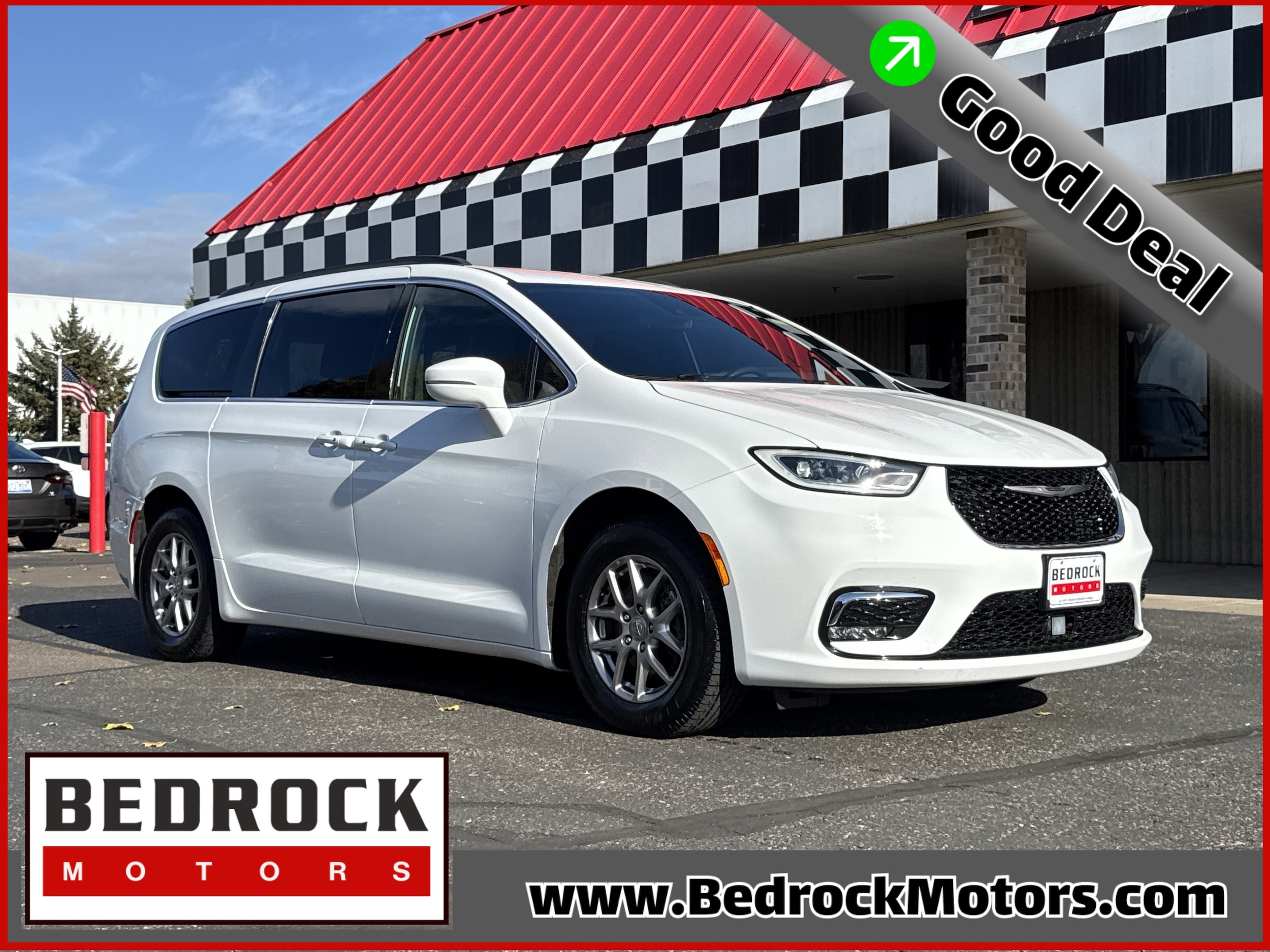 2022 Chrysler Pacifica Touring's photo