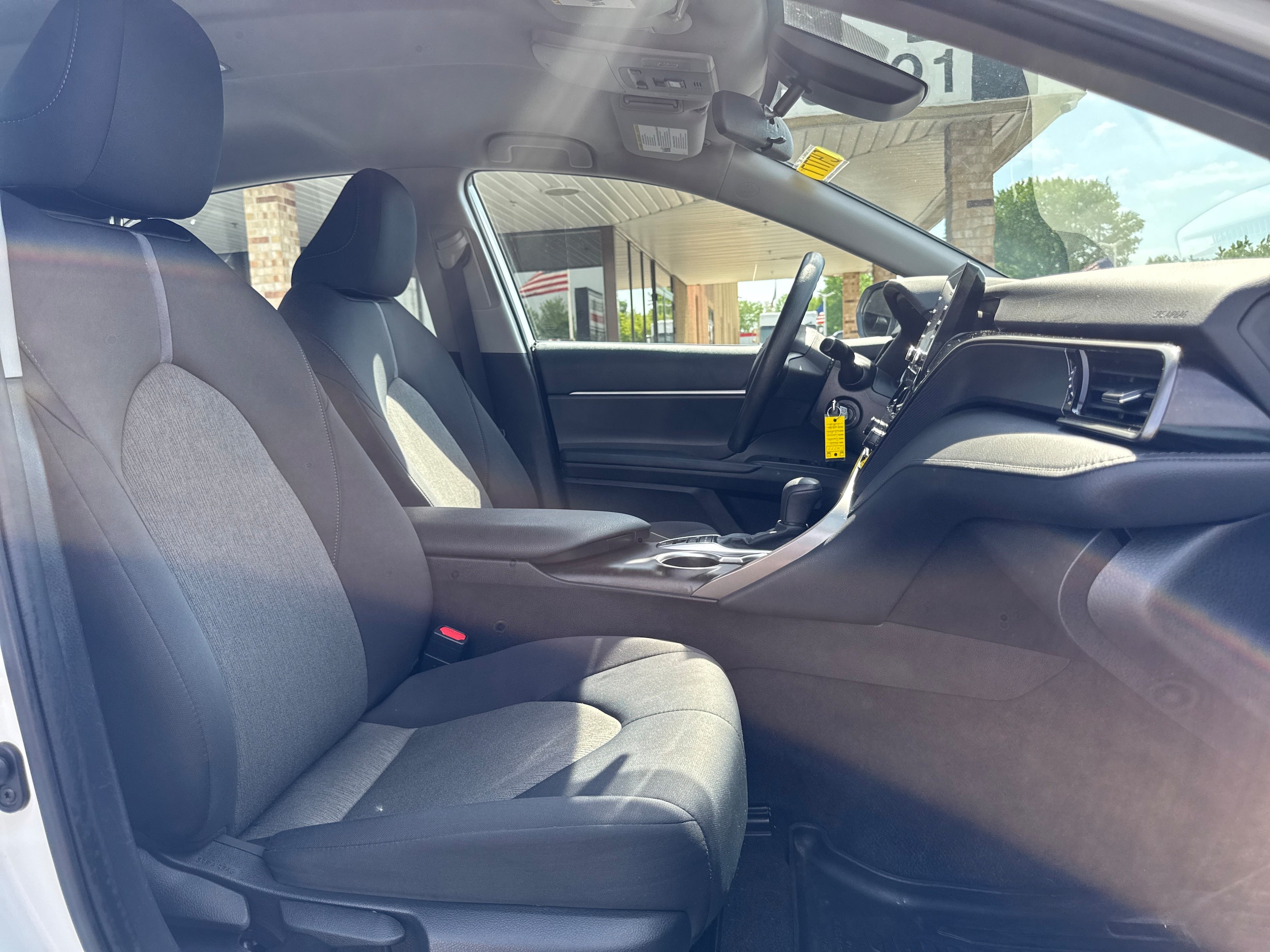 2022 Toyota Camry LE - Photo 26