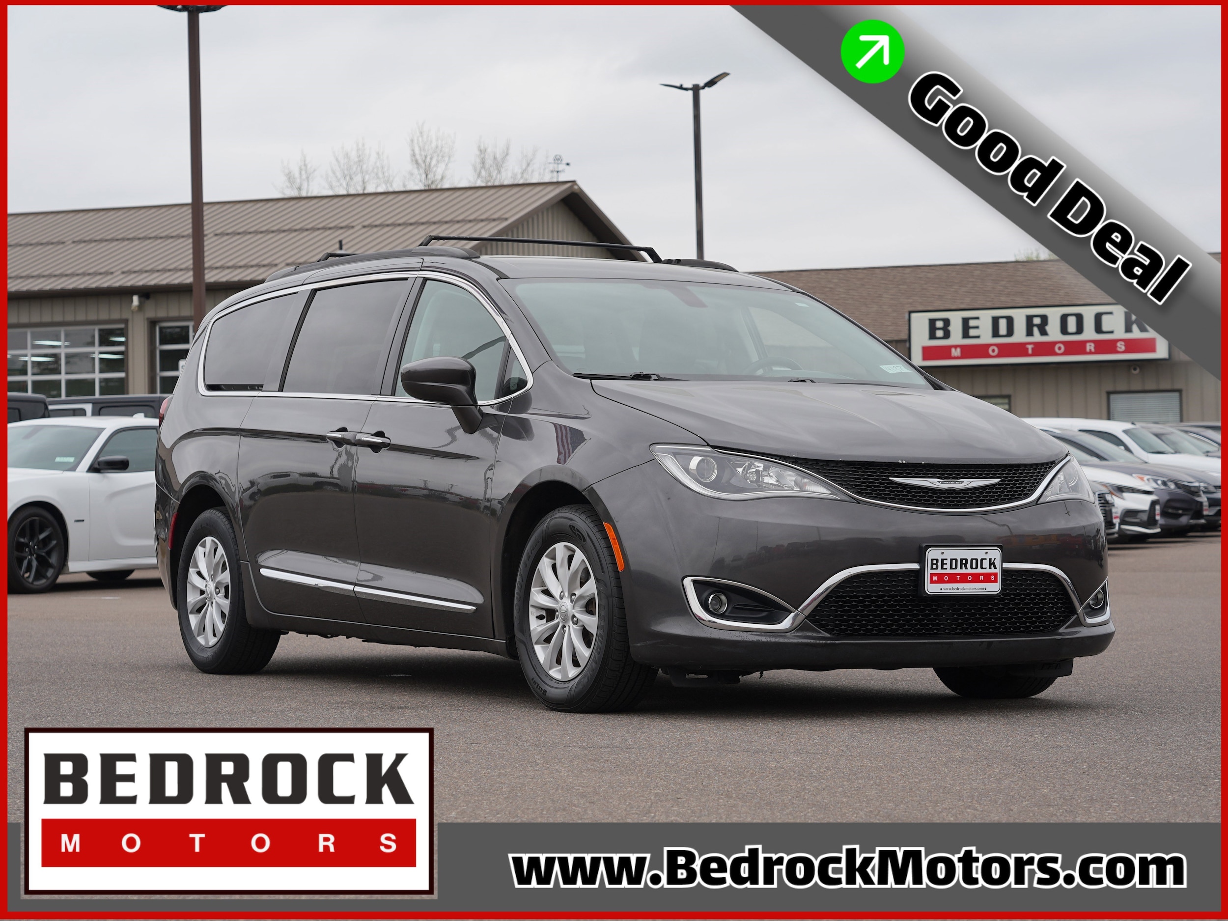 2017 Chrysler Pacifica Touring-L's photo