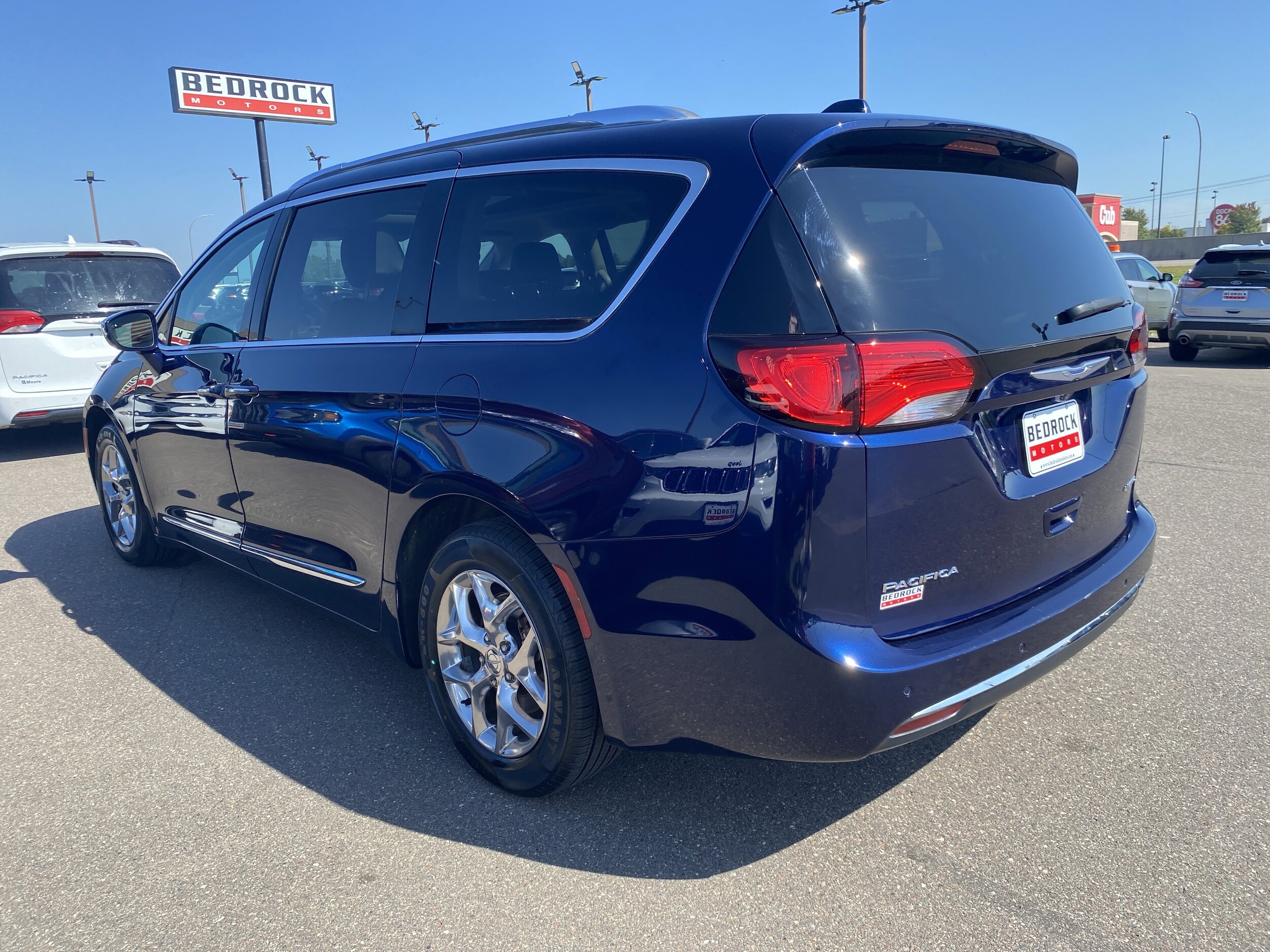 2018 Chrysler Pacifica Limited photo 2