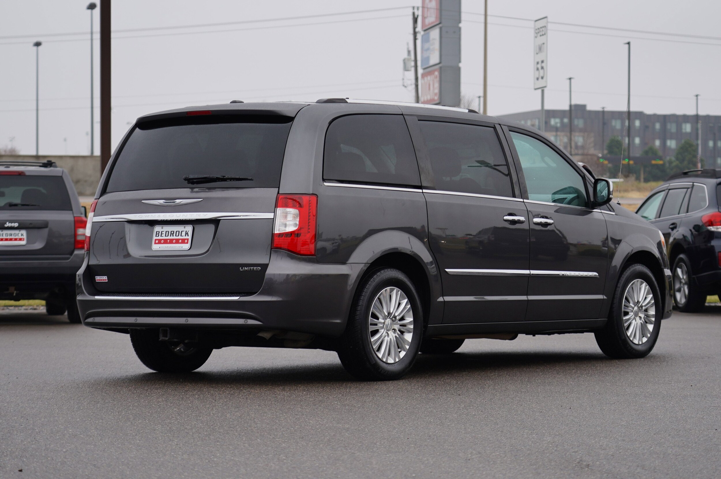 2016 Chrysler Town & Country Limited photo 3