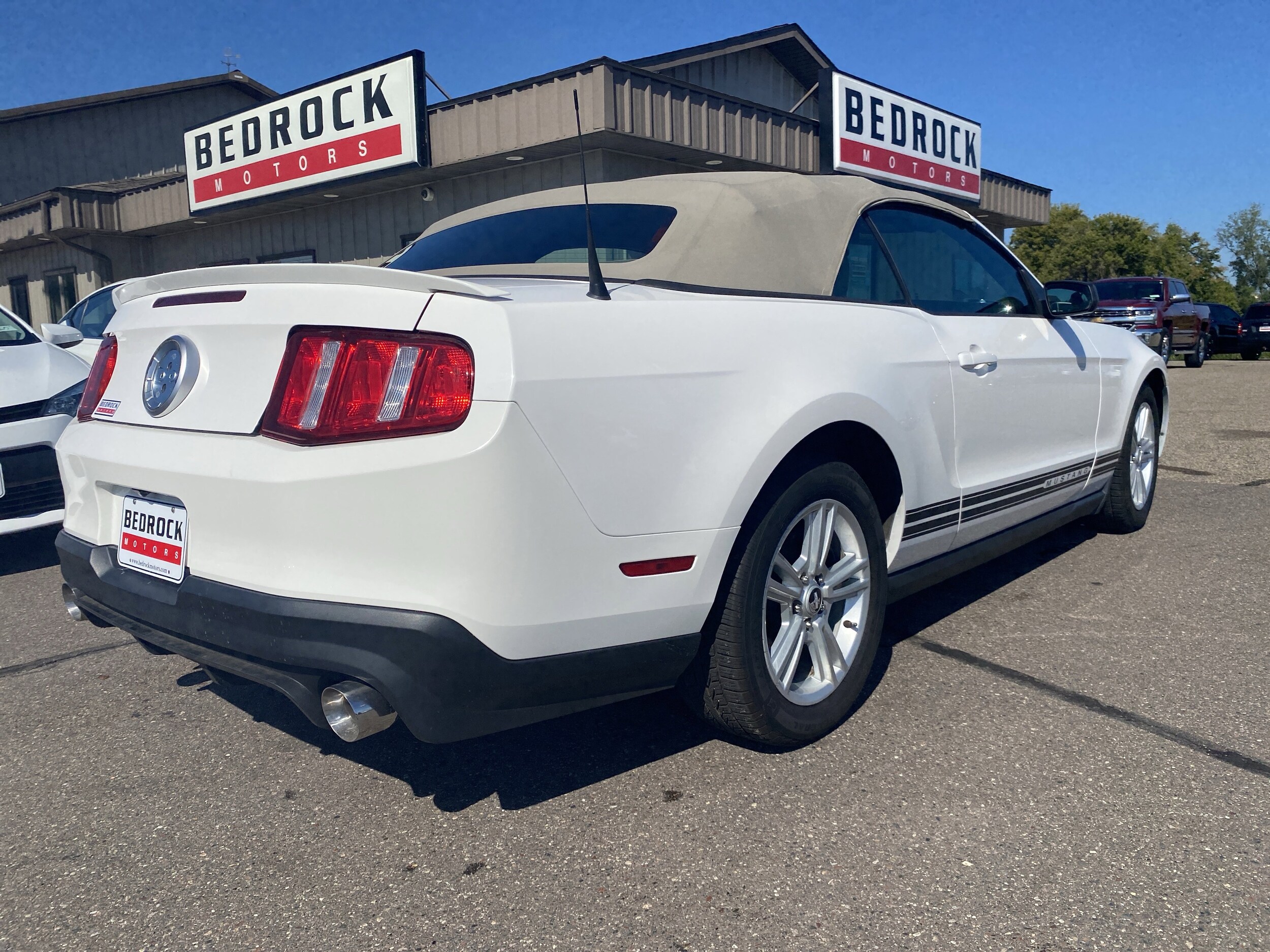 2010 Ford Mustang Convertible photo 3