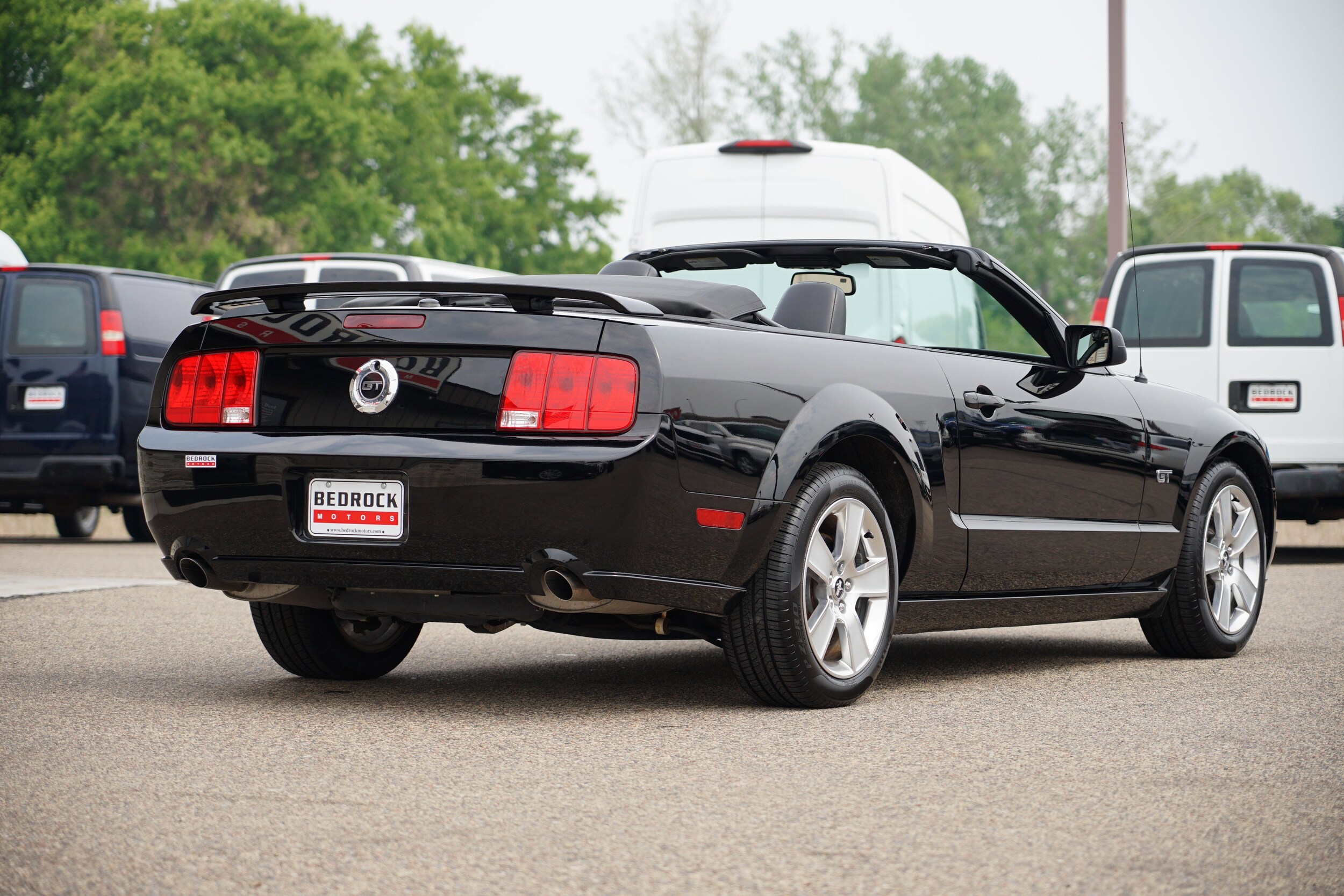 2007 Ford Mustang Convertible photo 3