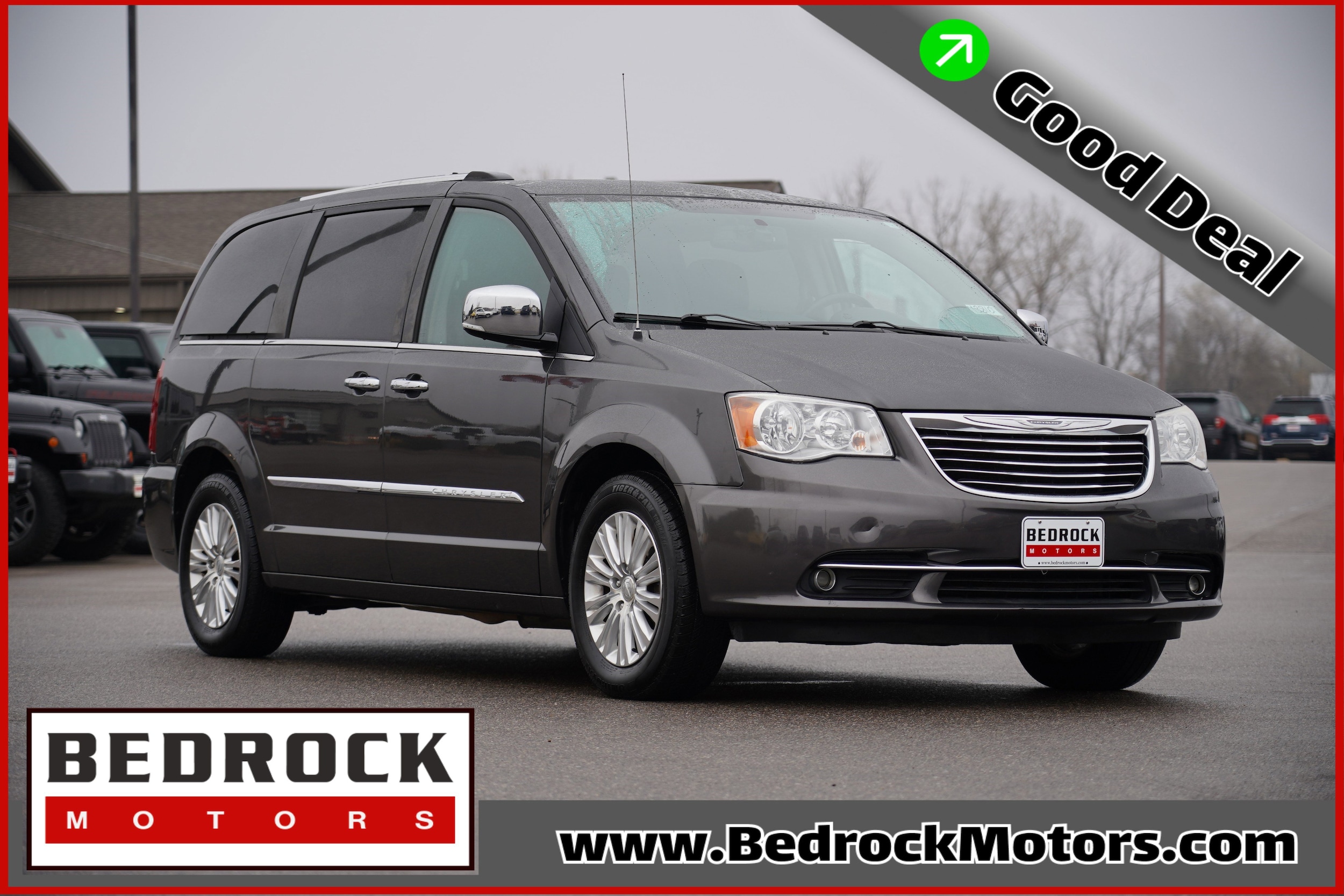 2016 Chrysler Town & Country Limited's photo