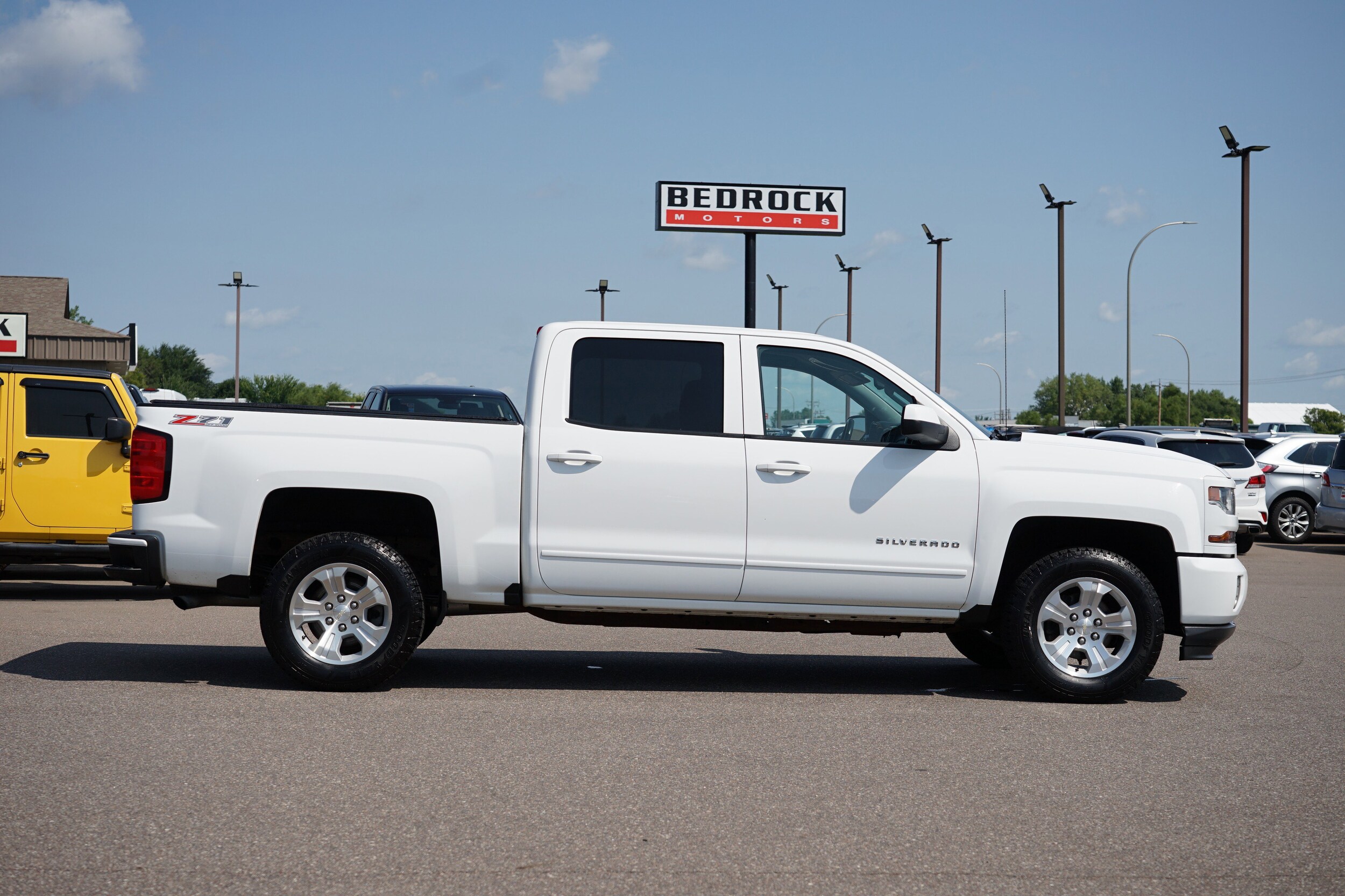 2017 Chevrolet Silverado 1500 LT photo 2