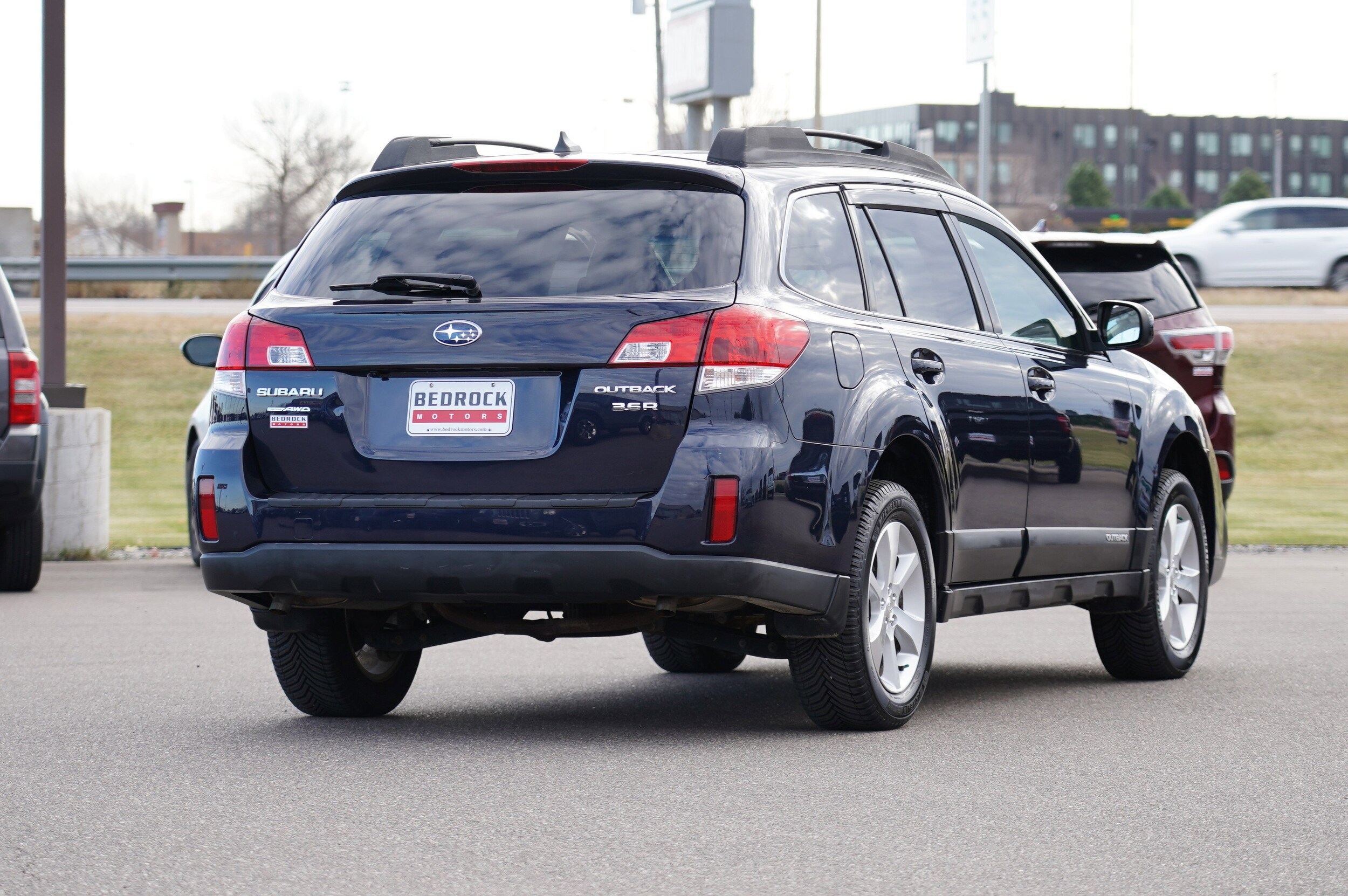 2013 Subaru Outback 3.6R Limited photo 2
