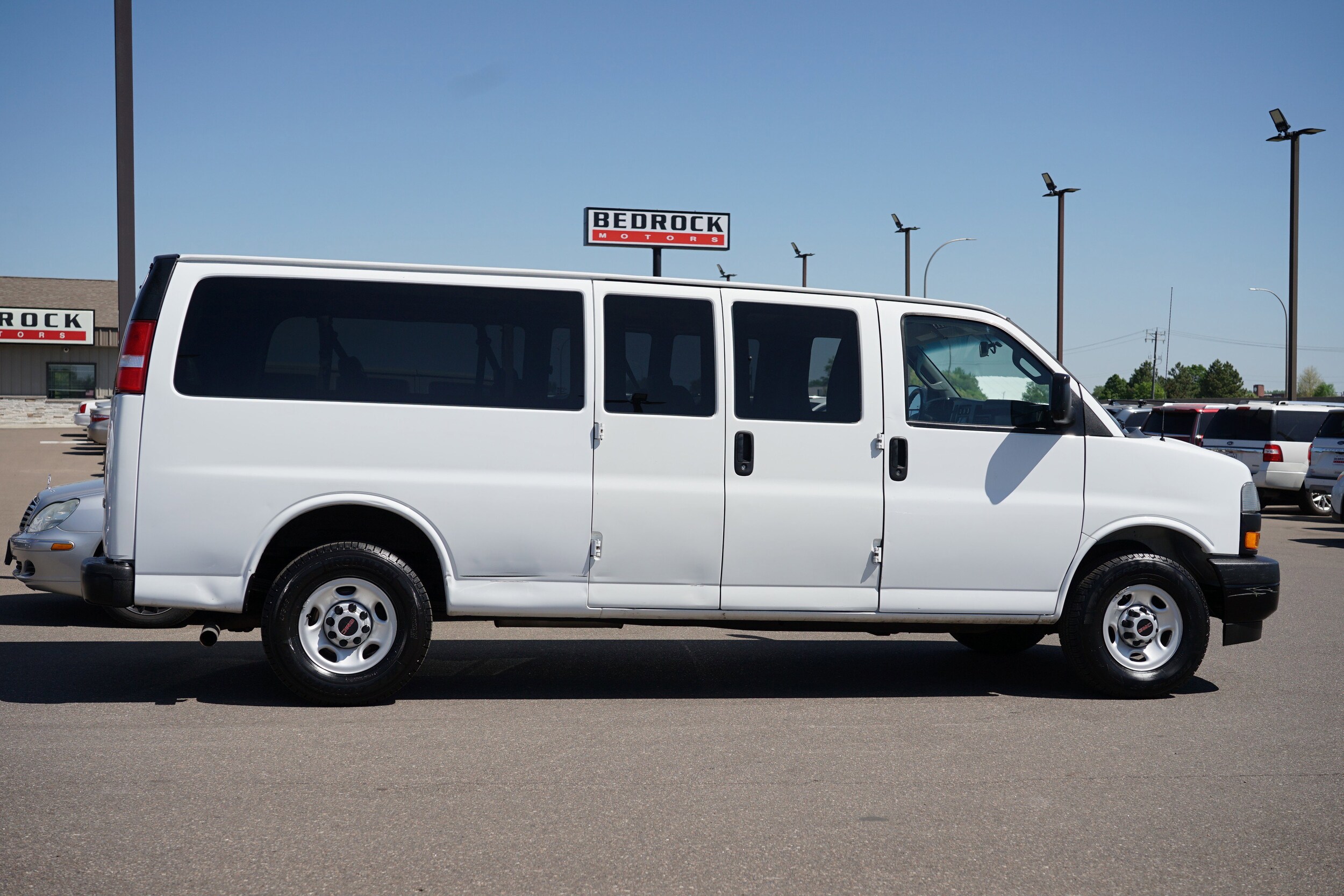 2020 Gmc Savana LS photo 2