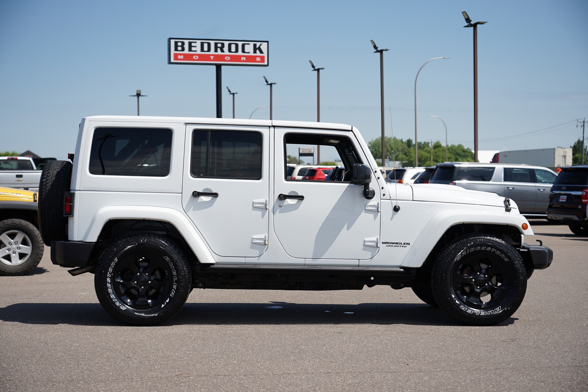 2015 Jeep Wrangler Unlimited Sahara photo 2