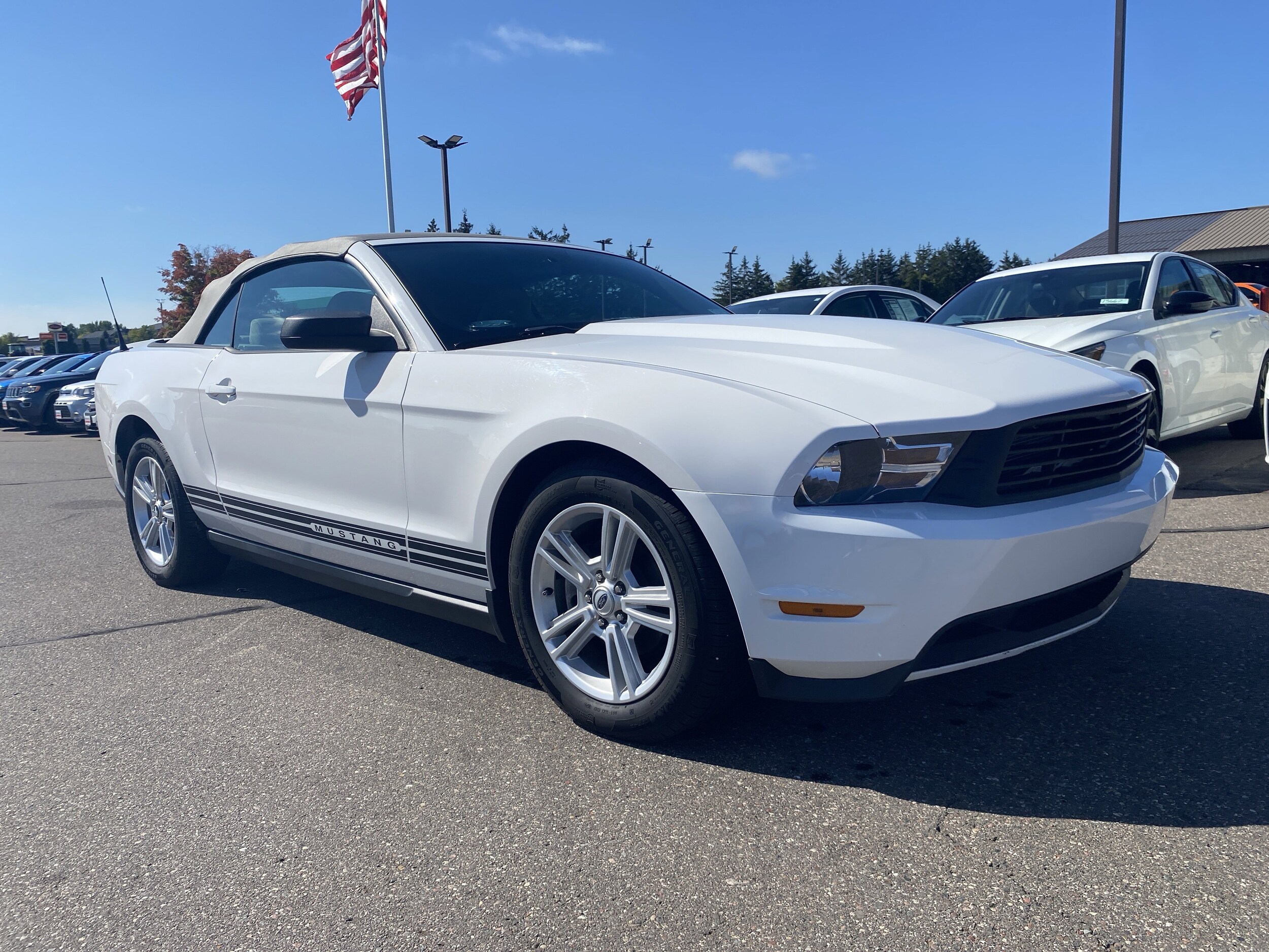2010 Ford Mustang Convertible photo 4