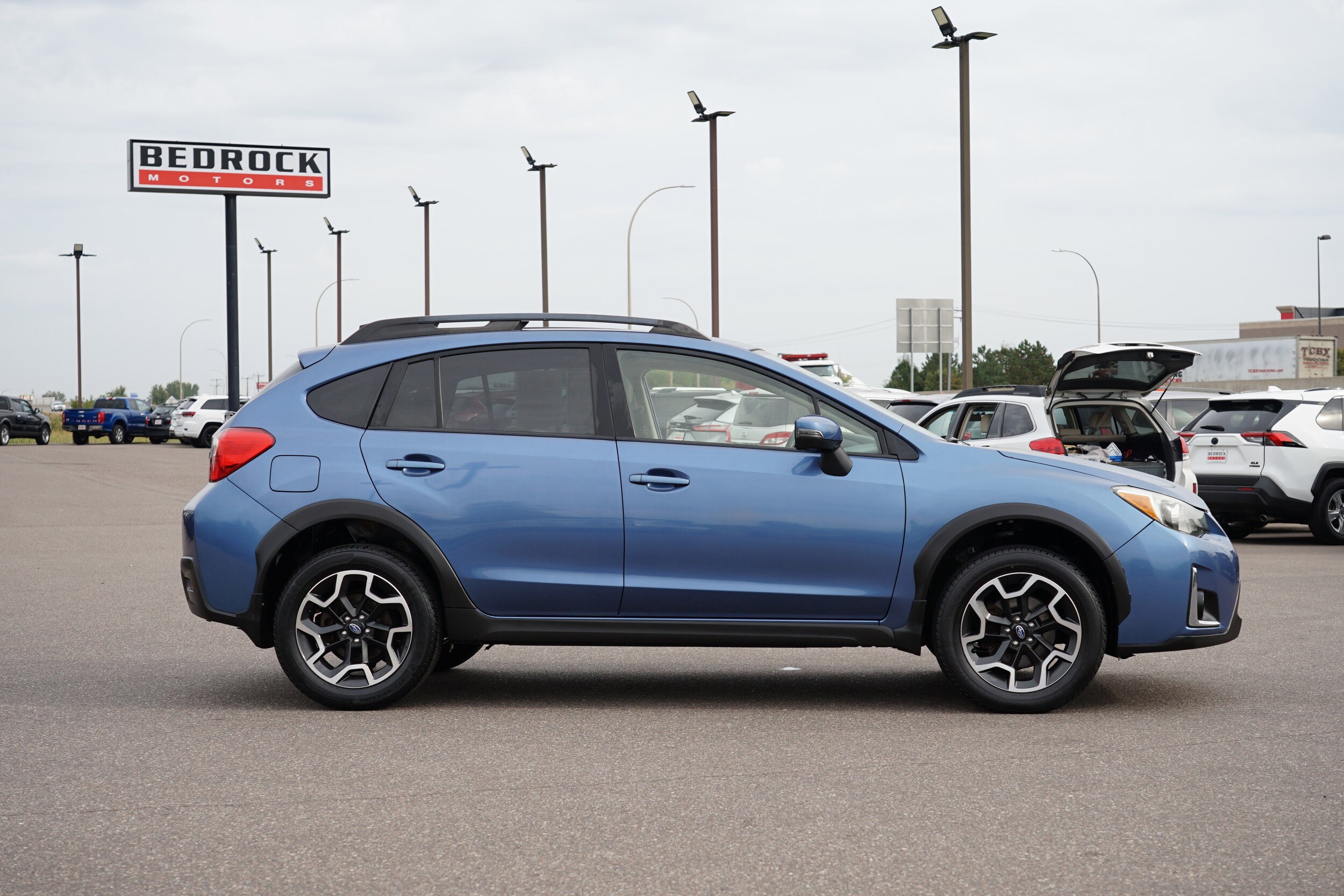2017 Subaru Crosstrek 2.0i Limited photo 2