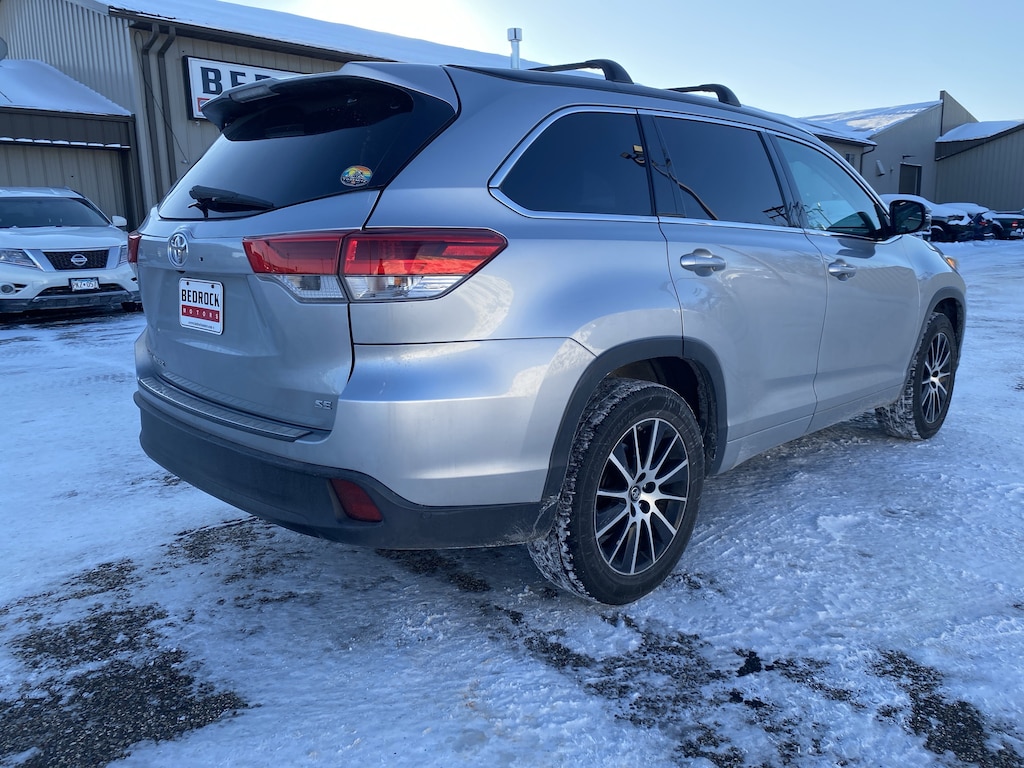Used 2017 Toyota Highlander SE V6 SUV