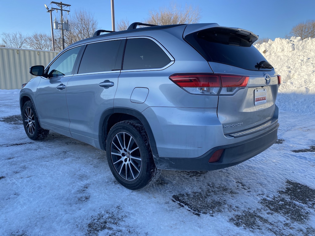 Used 2017 Toyota Highlander SE V6 SUV