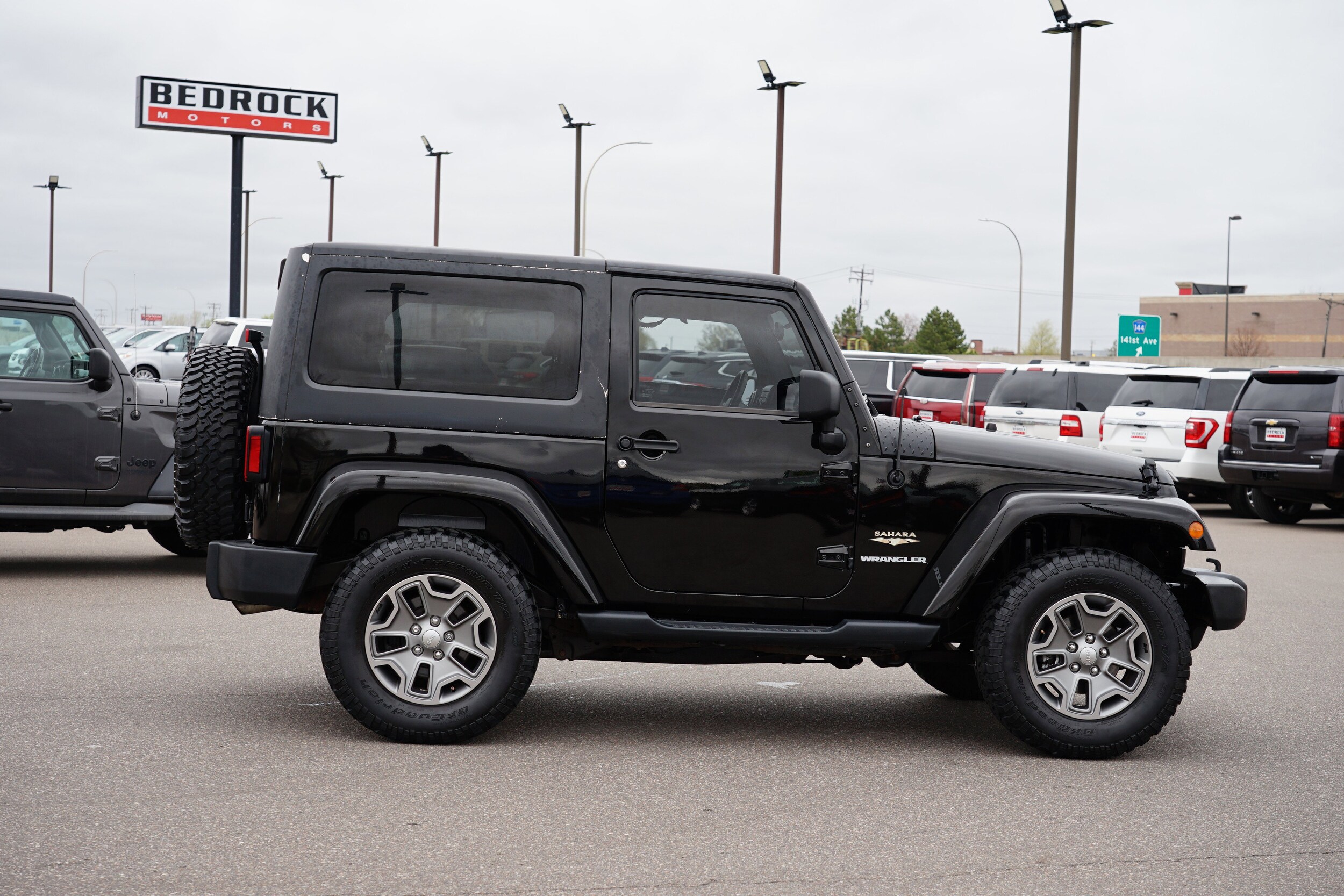 2012 Jeep Wrangler Sahara photo 2