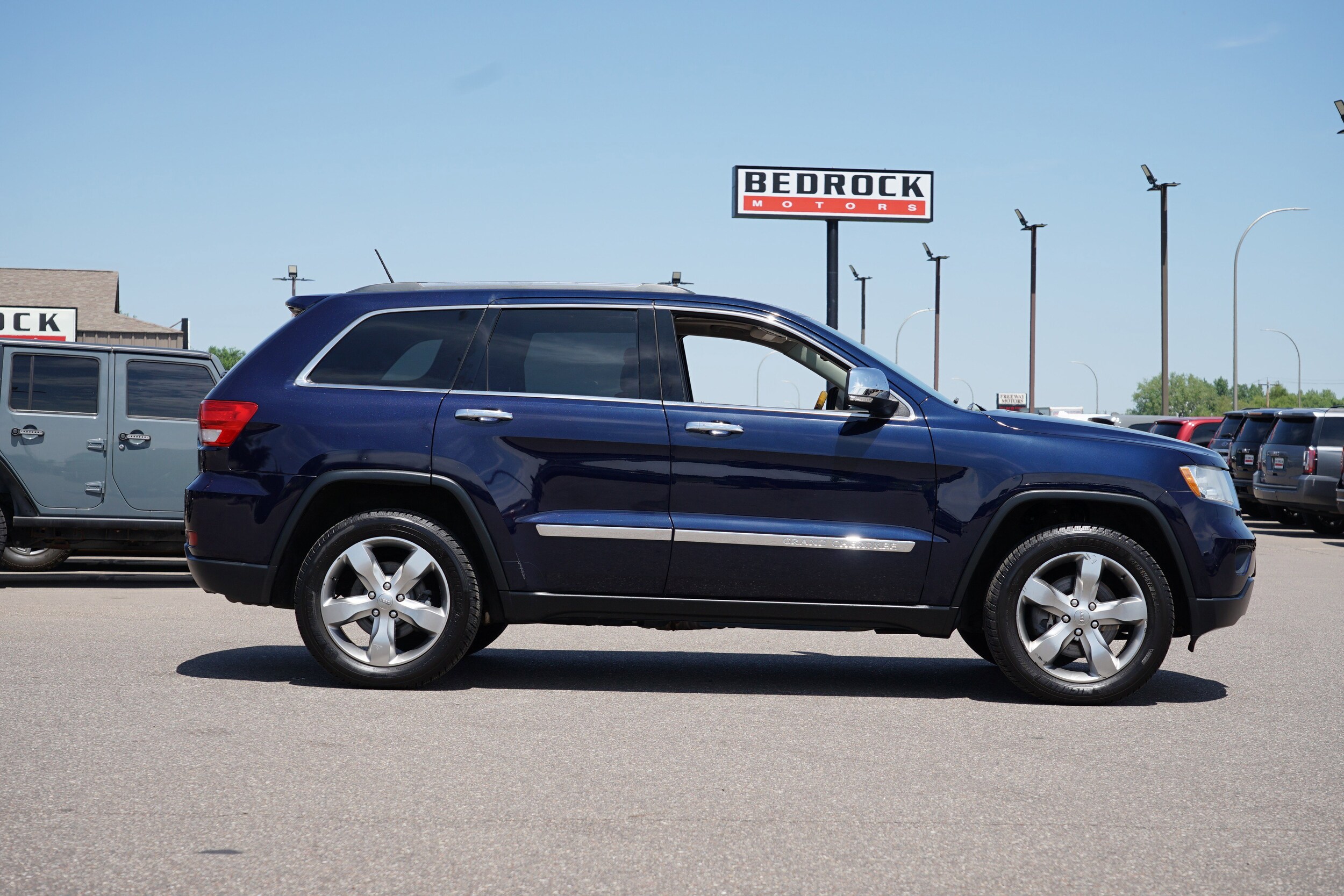 2013 Jeep Grand Cherokee Overland photo 2