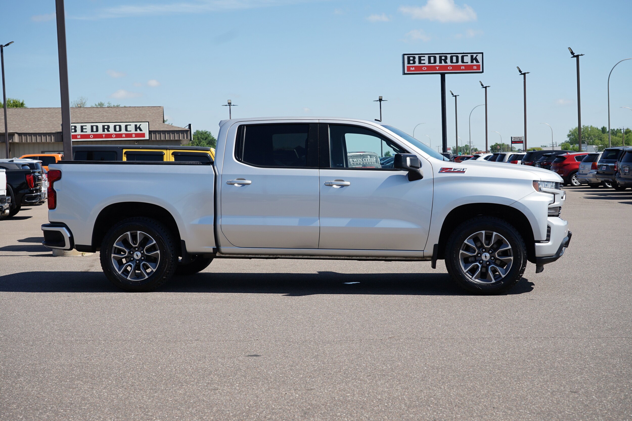 2022 Chevrolet Silverado 1500 RST photo 2