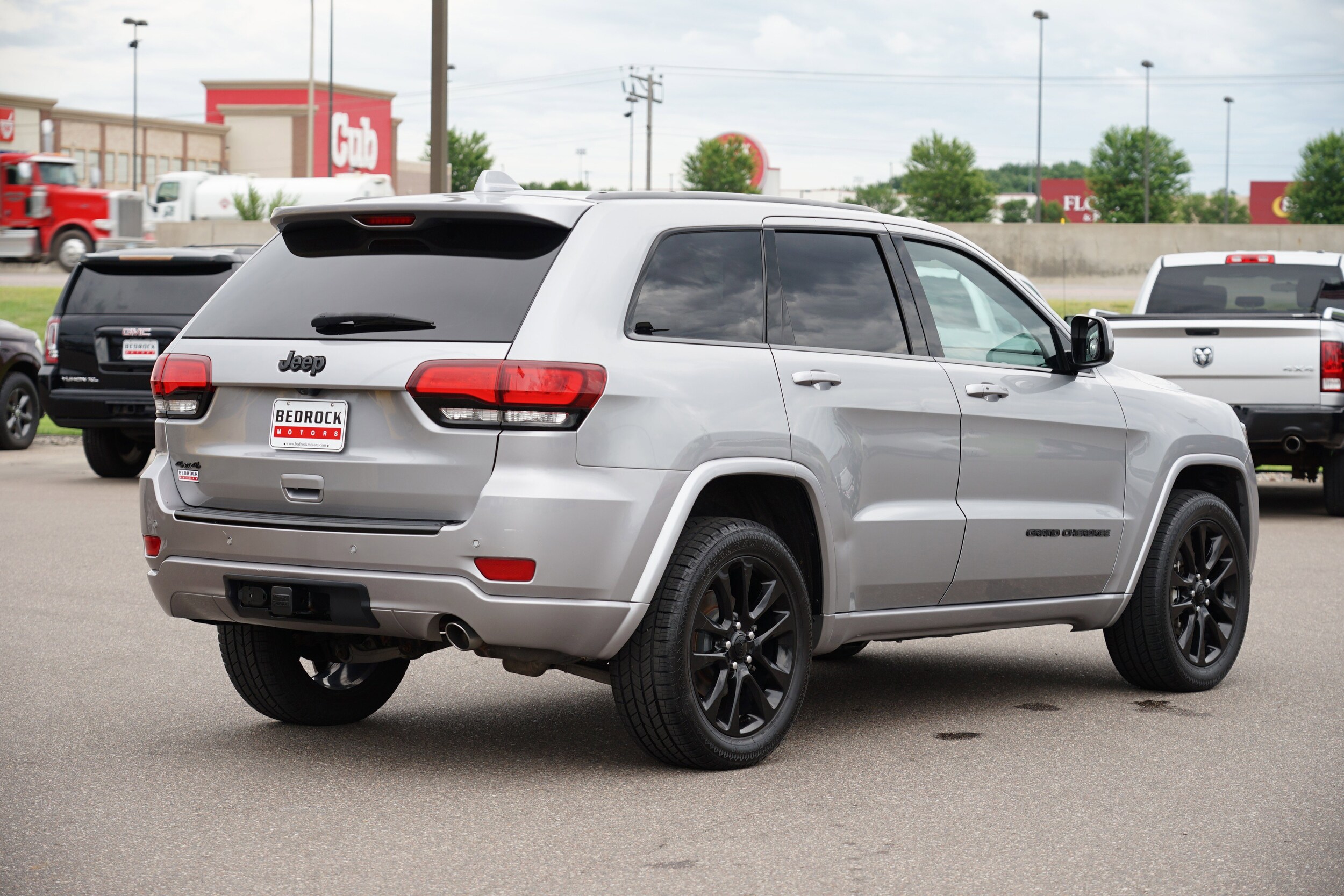 2017 Jeep Grand Cherokee Laredo photo 3