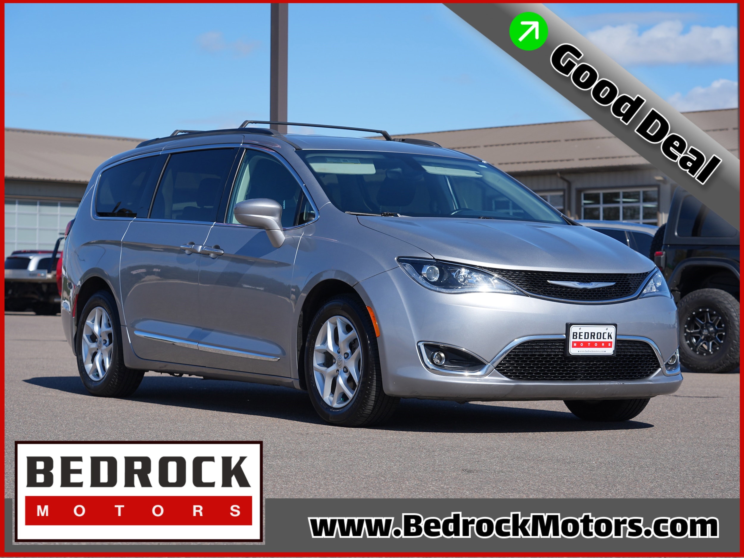 2017 Chrysler Pacifica Touring-L's photo