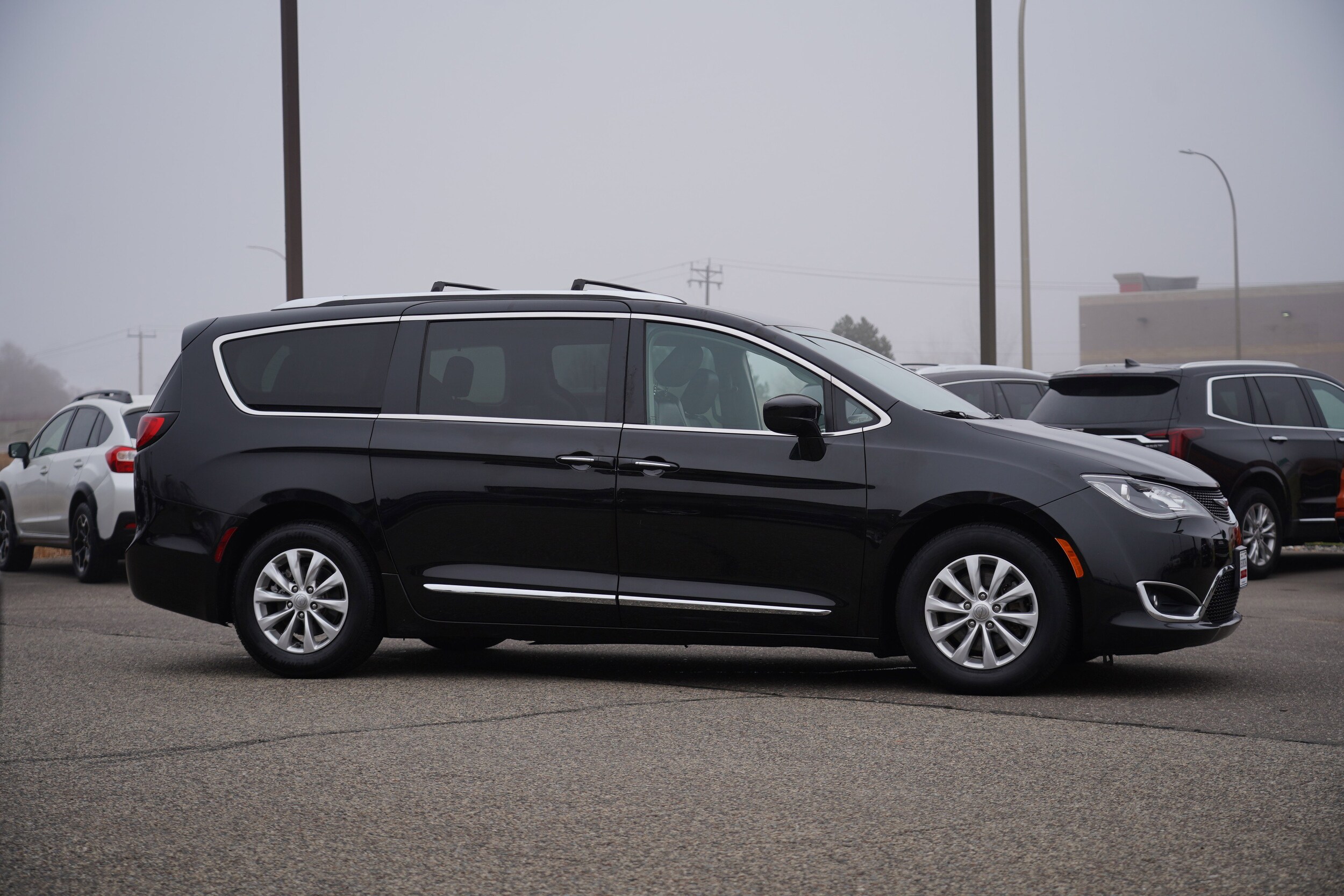 2018 Chrysler Pacifica Touring L photo 2