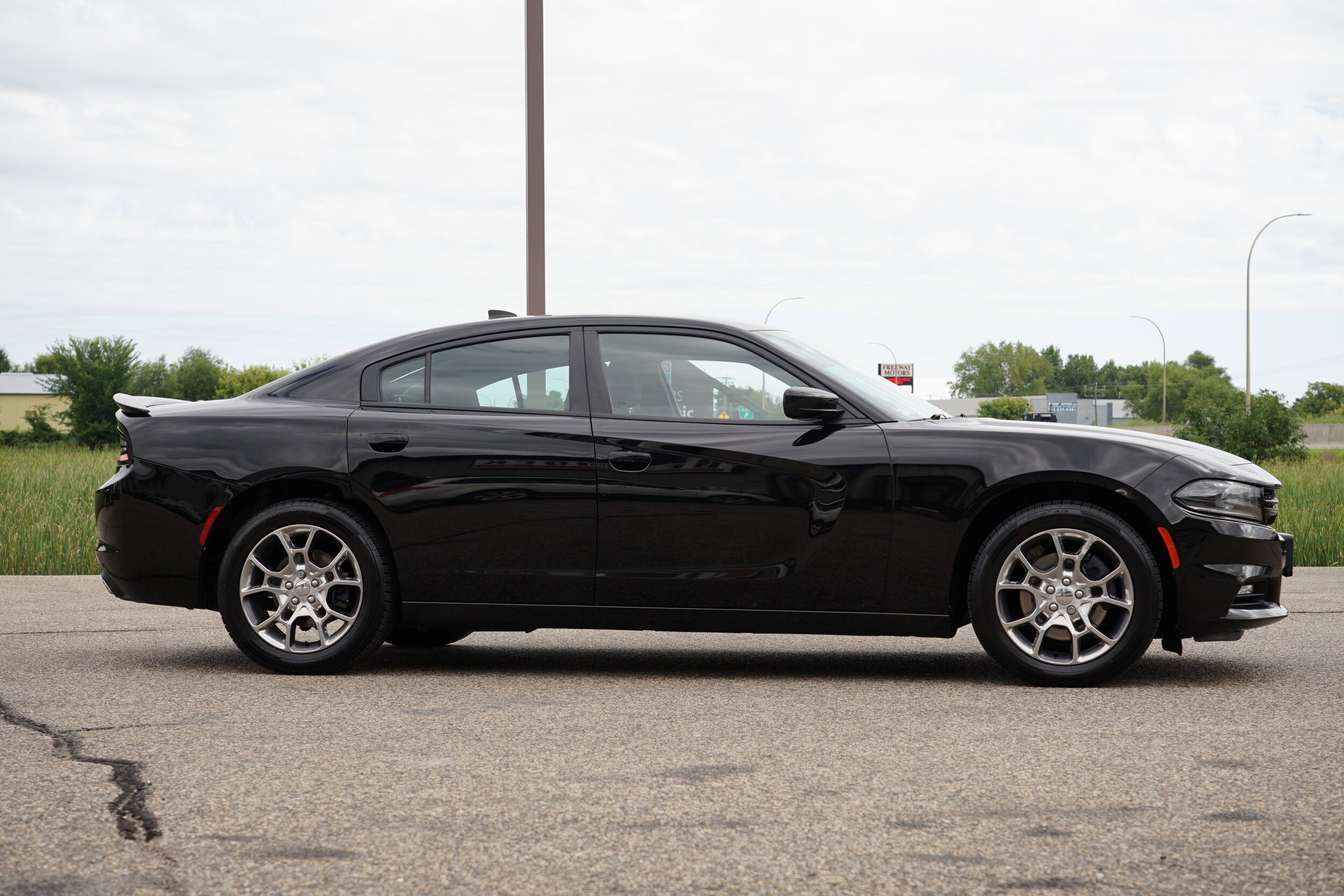 2015 Dodge Charger SXT photo 2