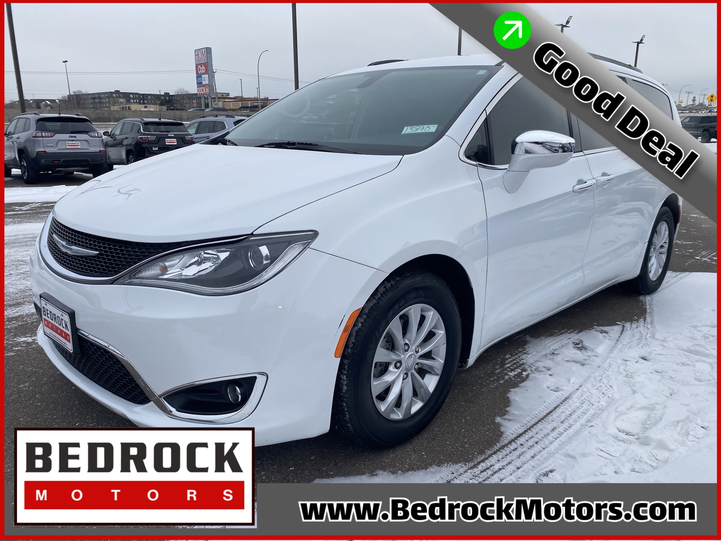 2017 Chrysler Pacifica Touring-L's photo