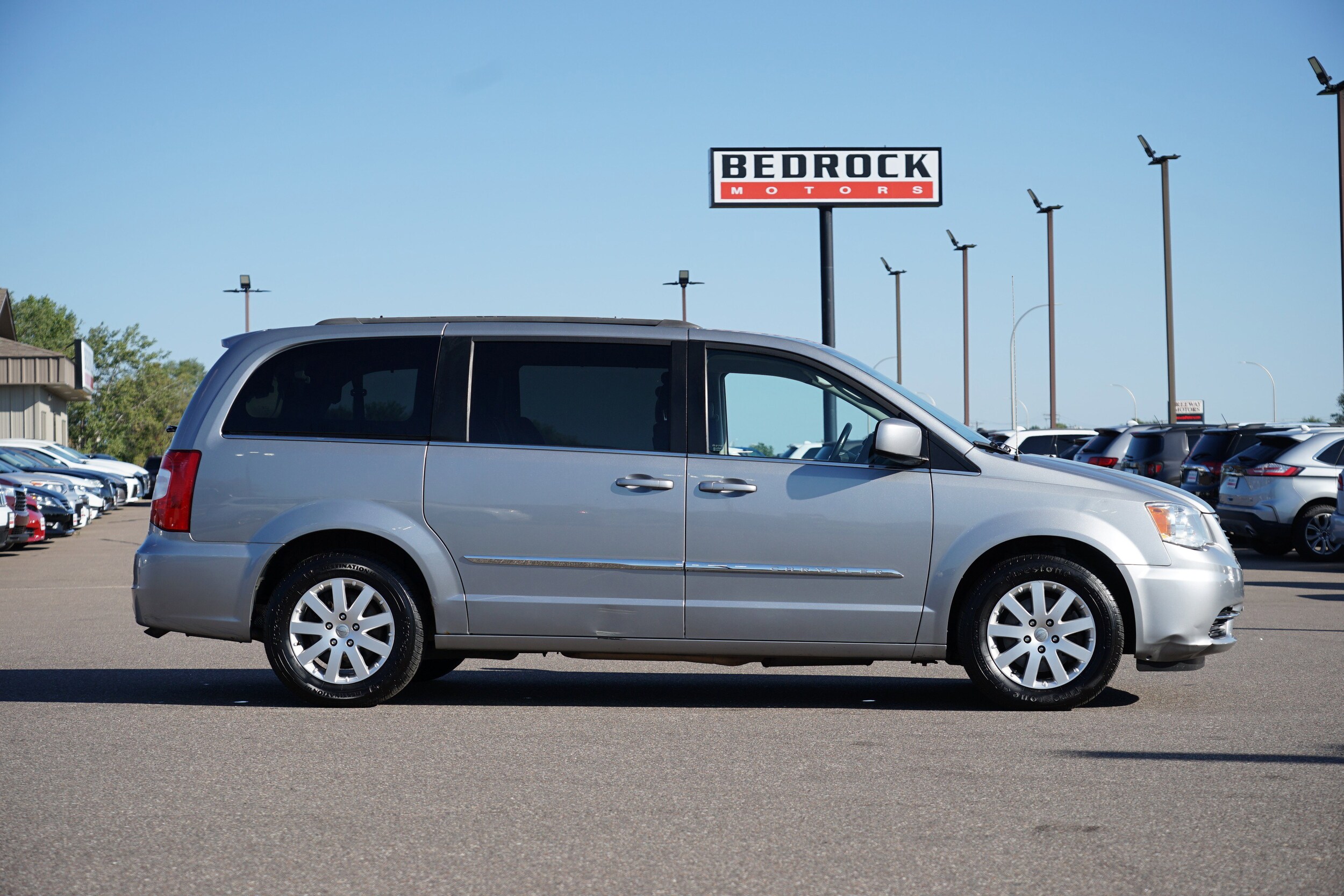 2015 Chrysler Town & Country Touring photo 2