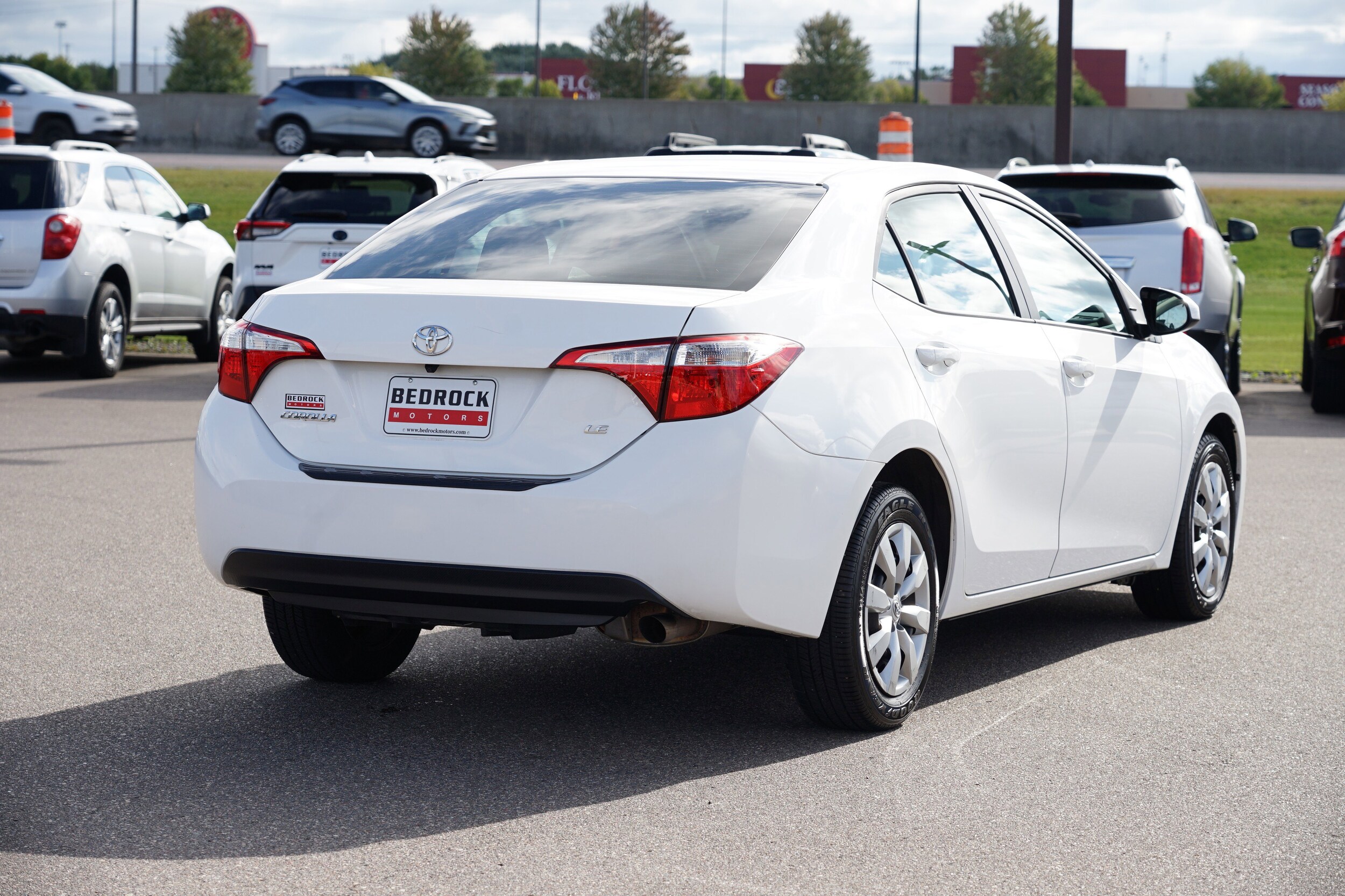 2016 Toyota Corolla LE photo 3