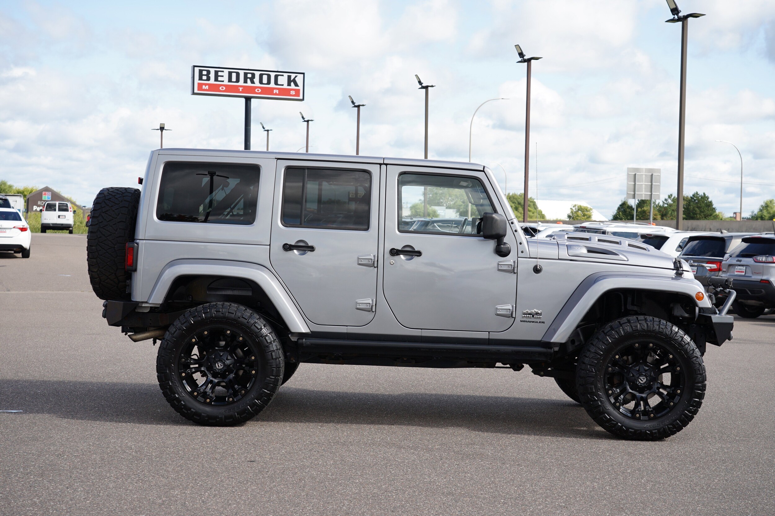 2014 Jeep Wrangler Unlimited Sahara photo 2