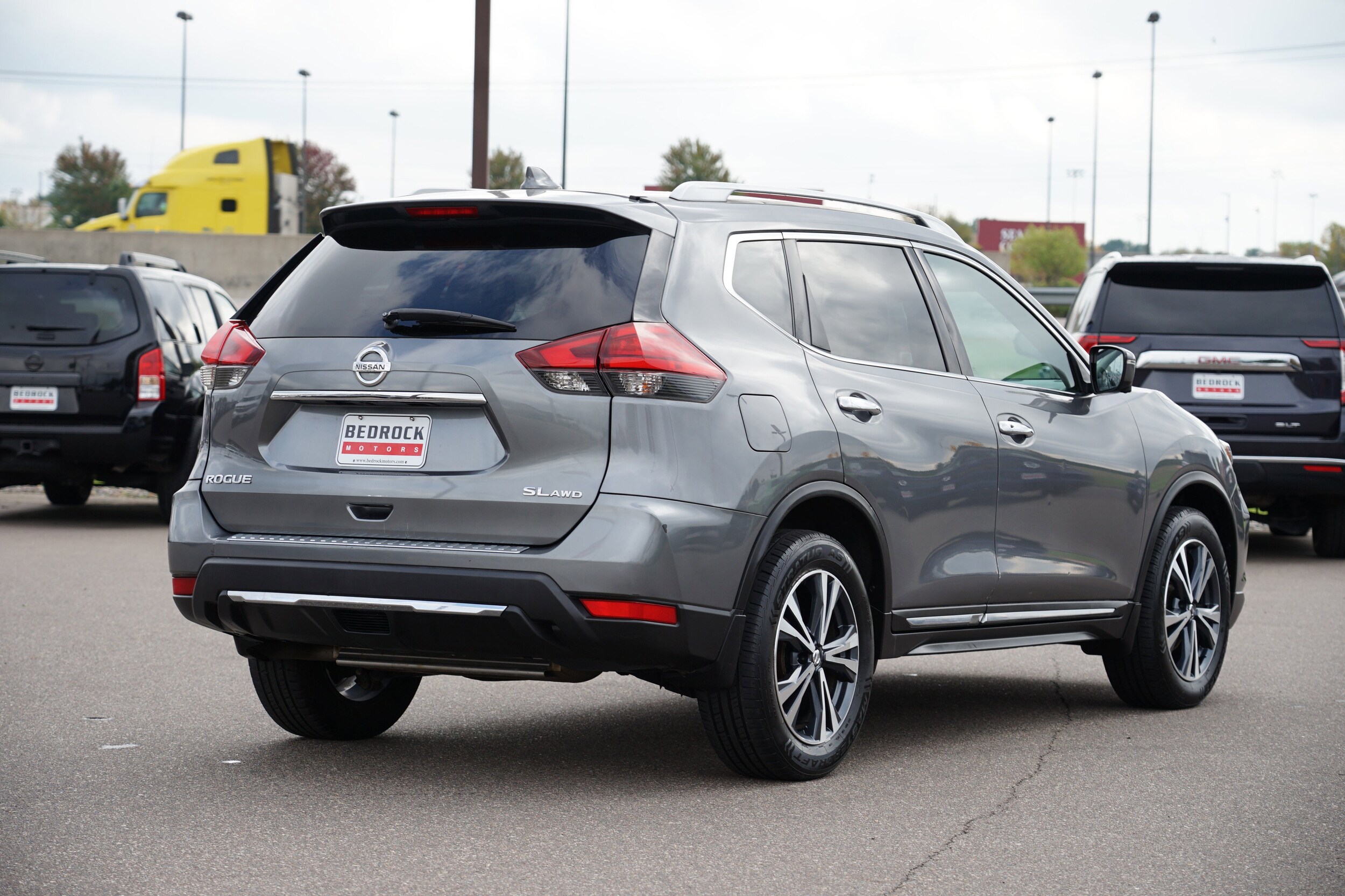 2017 Nissan Rogue SL AWD photo 3