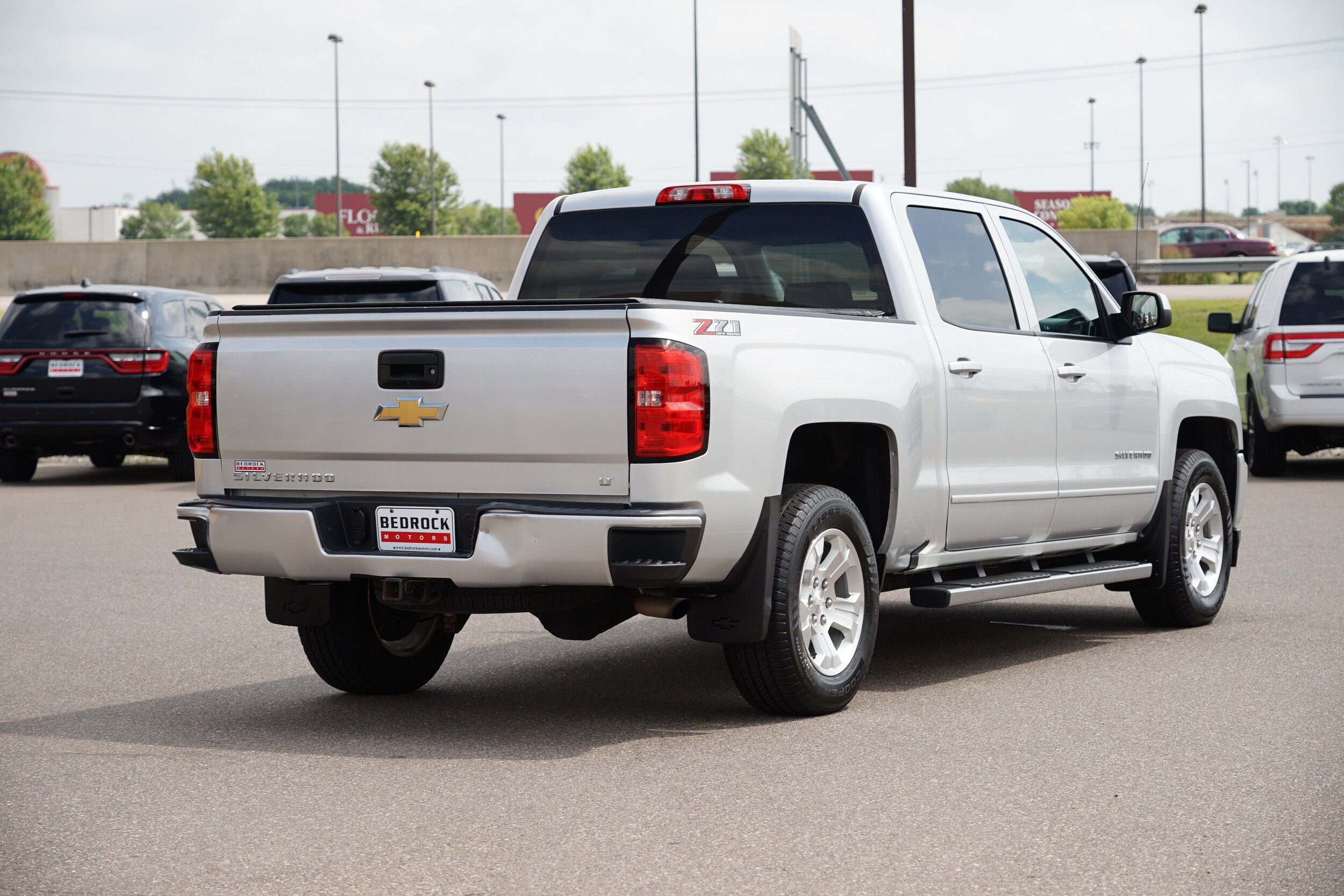 2018 Chevrolet Silverado 1500 LT photo 3