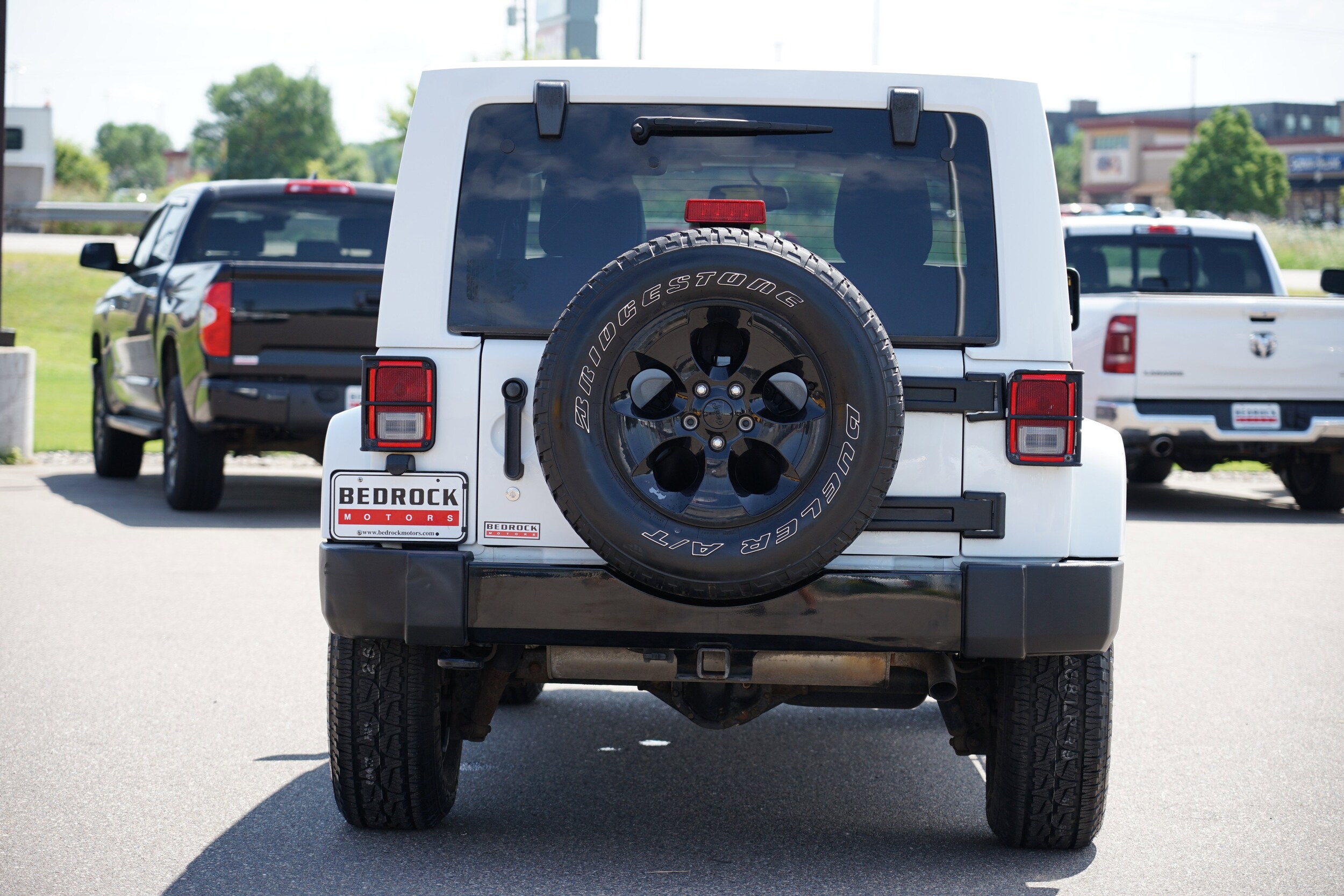 2015 Jeep Wrangler Unlimited Sahara photo 4