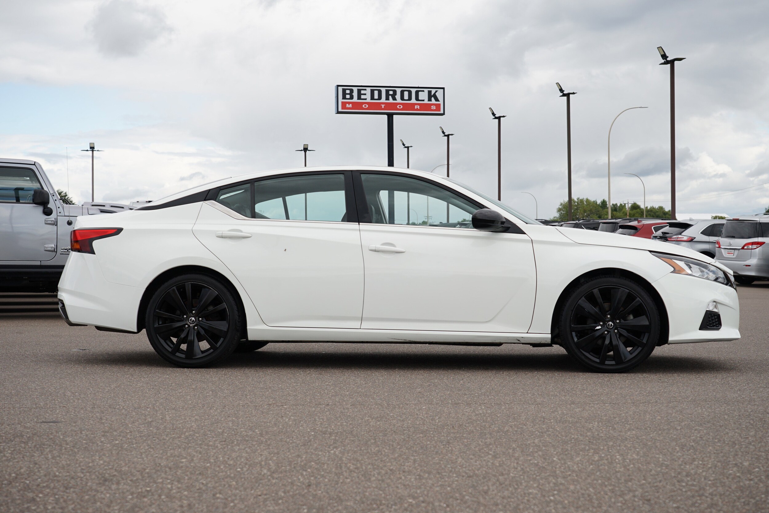 2020 Nissan Altima 2.5 SR photo 2