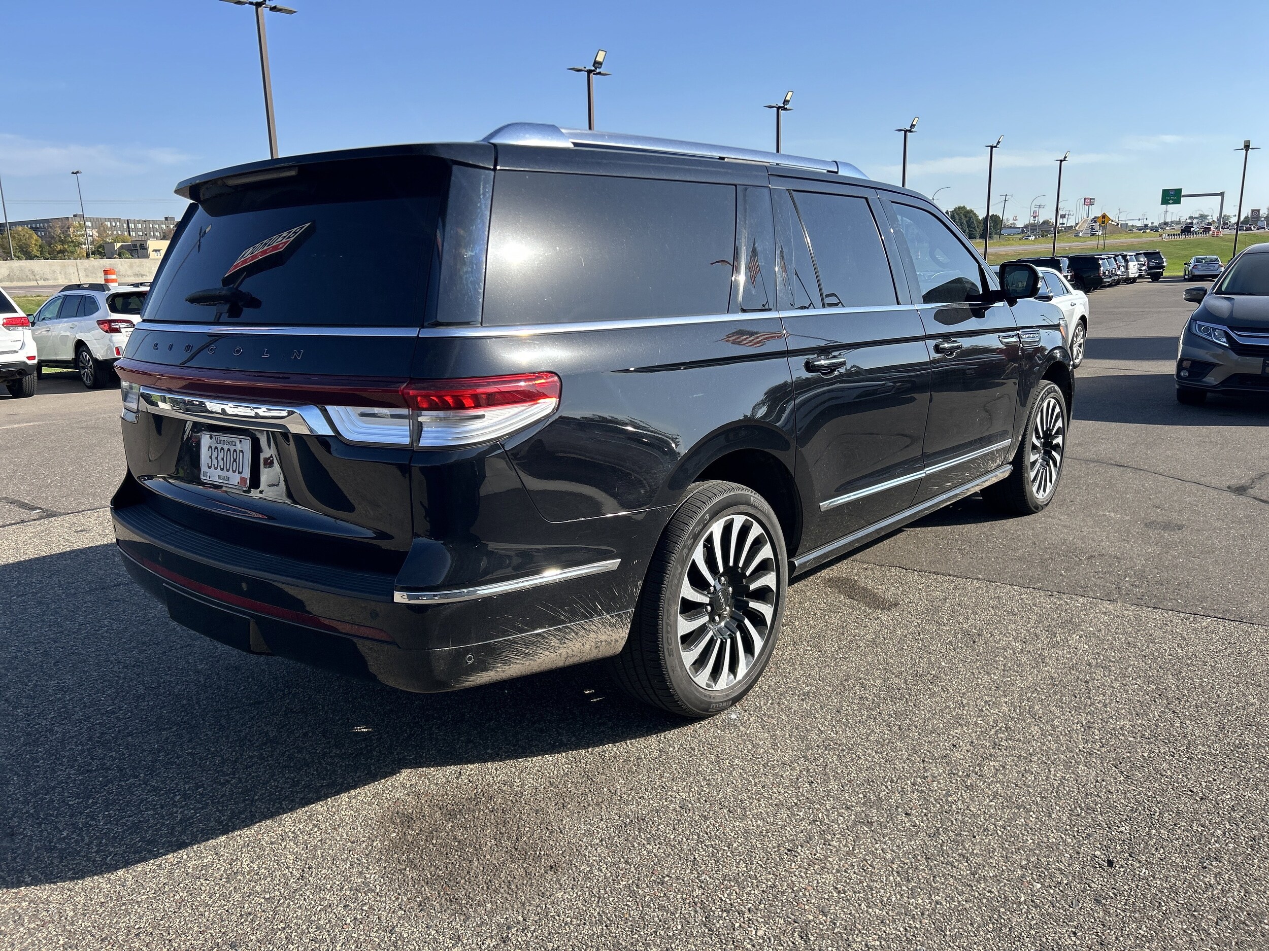2023 Lincoln Navigator Black Label photo 2
