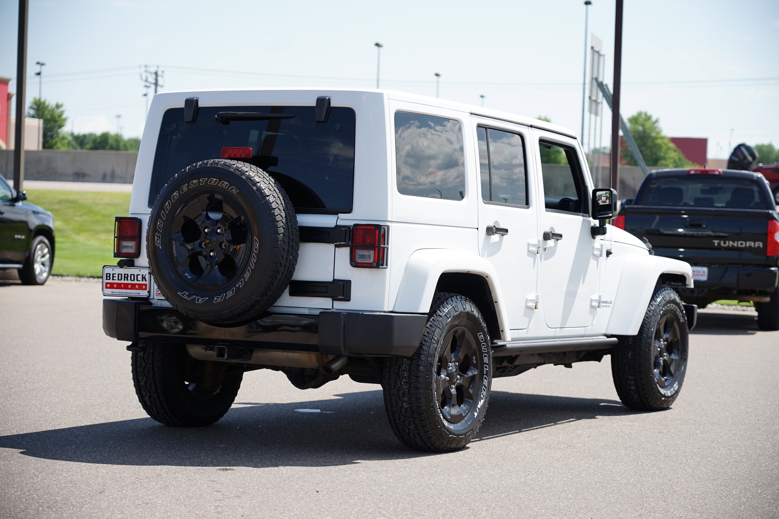 2015 Jeep Wrangler Unlimited Sahara photo 3