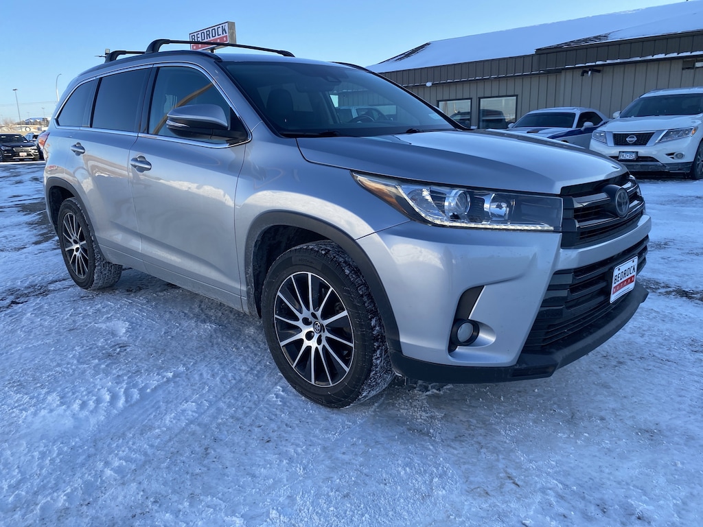 Used 2017 Toyota Highlander SE V6 SUV