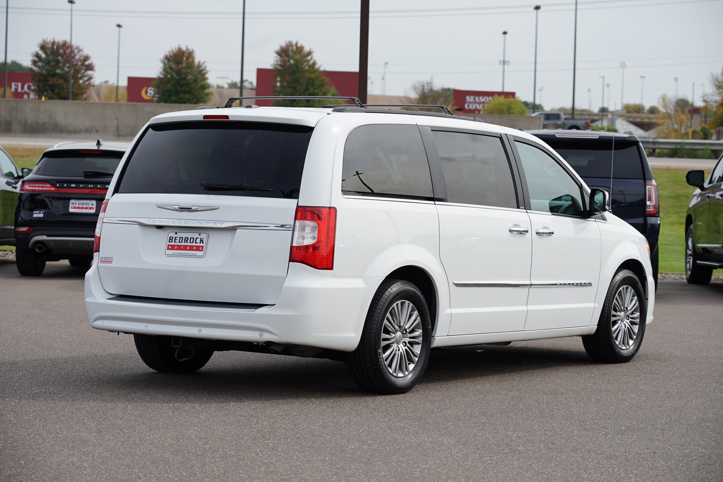 2014 Chrysler Town & Country photo 3