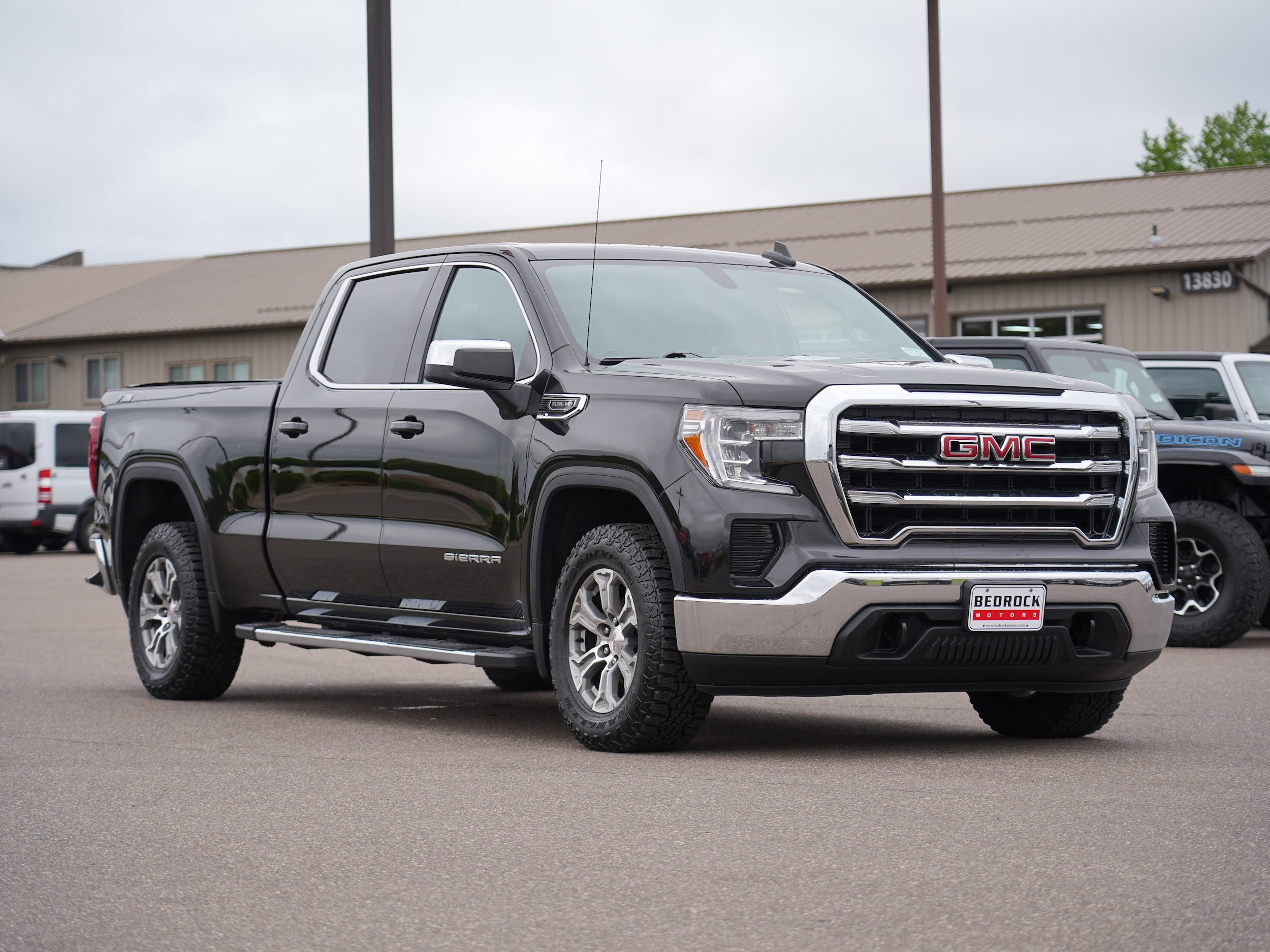 2021 GMC Sierra 4WD Crew Cab Short Box SLE's photo