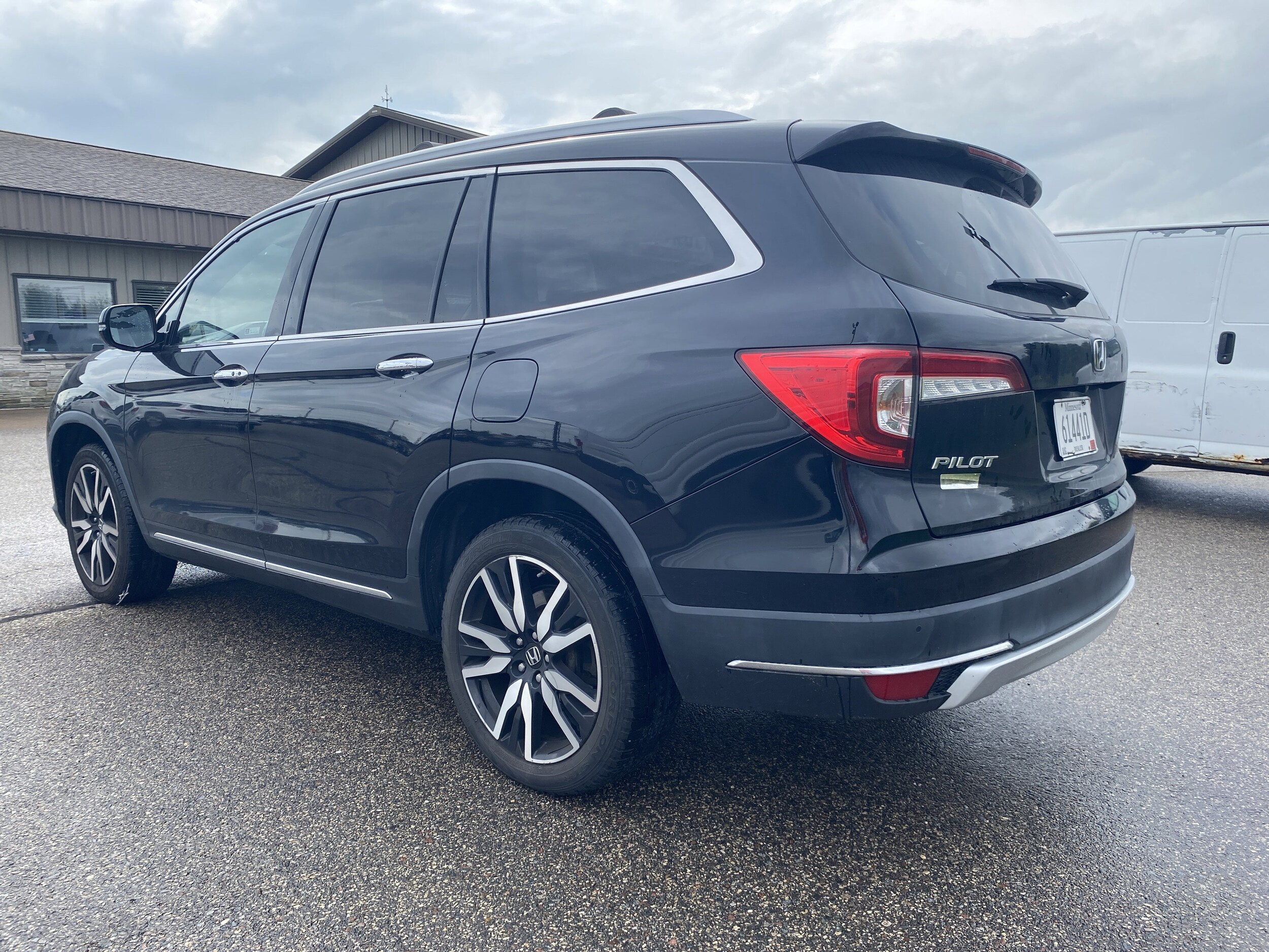 2019 Honda Pilot Touring photo 2