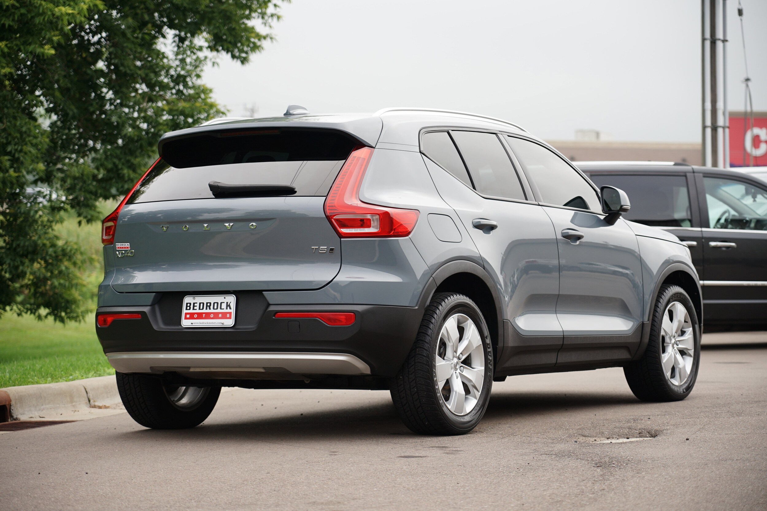 2020 Volvo XC40 T5 Momentum photo 3