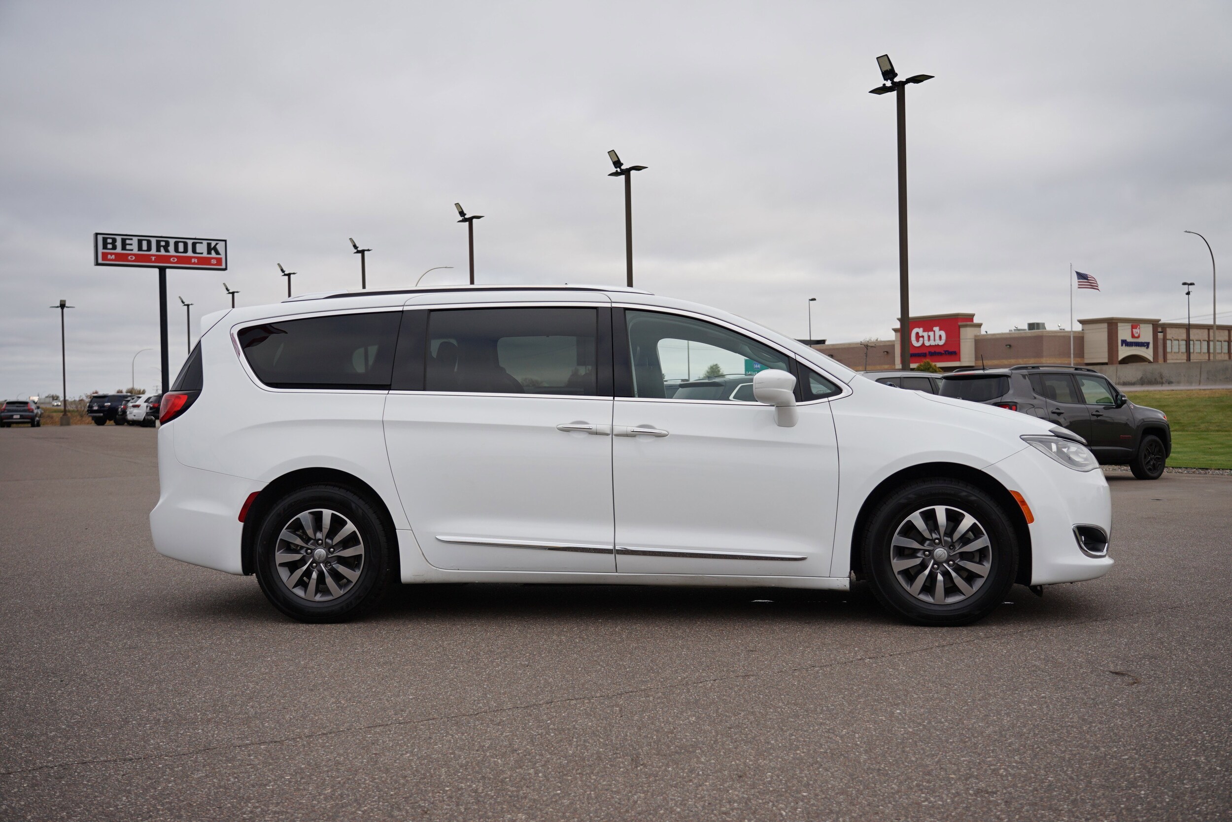2019 Chrysler Pacifica Touring Plus photo 2